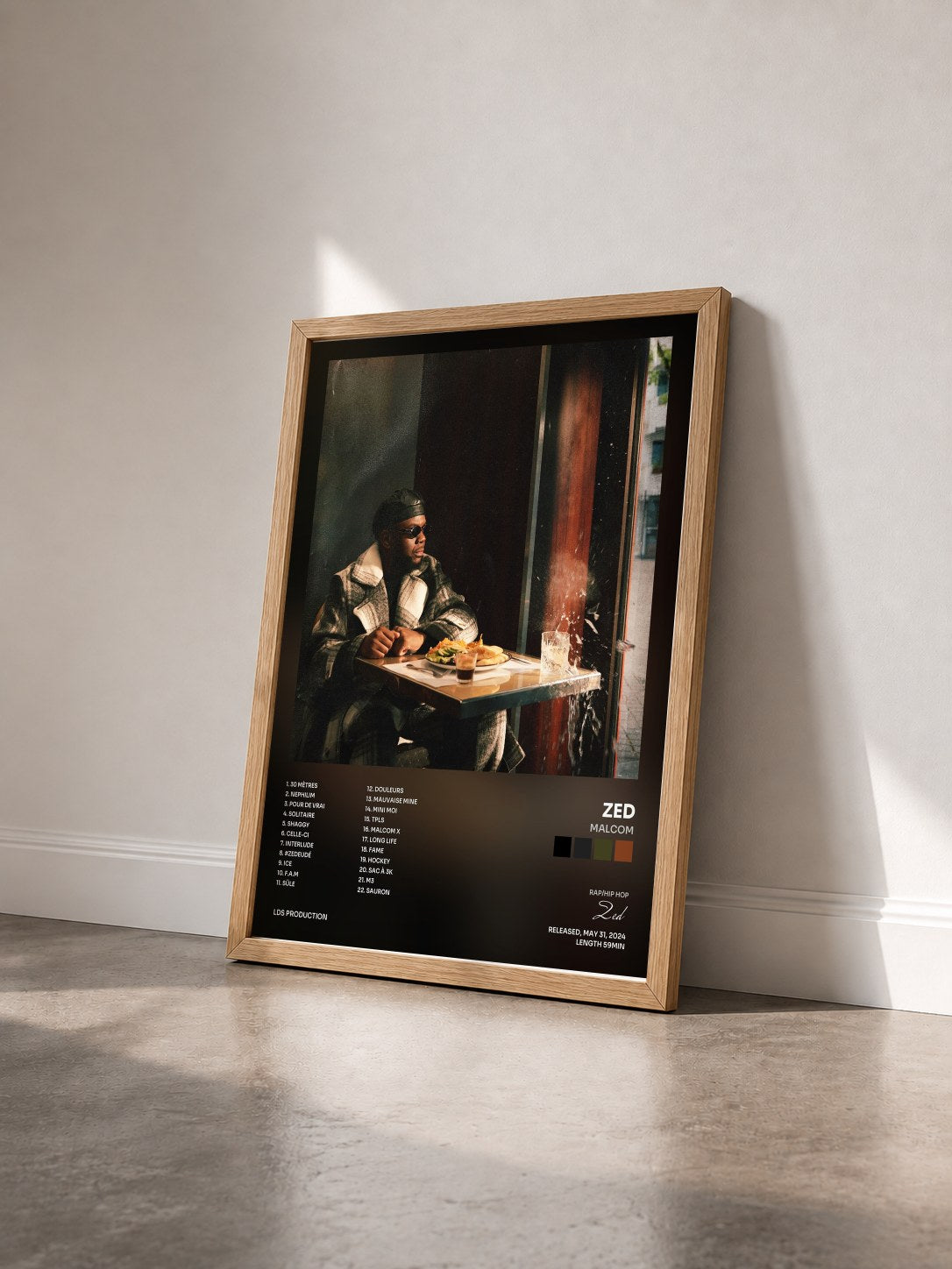 #bois Tableau de l'album Malcom de Zed vu de trois quarts, cadre en bois brut