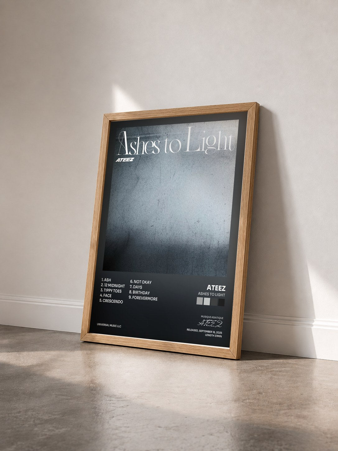 #bois Tableau de l'album Ashes to Light de ATEEZ vu de trois quarts, cadre en bois brut