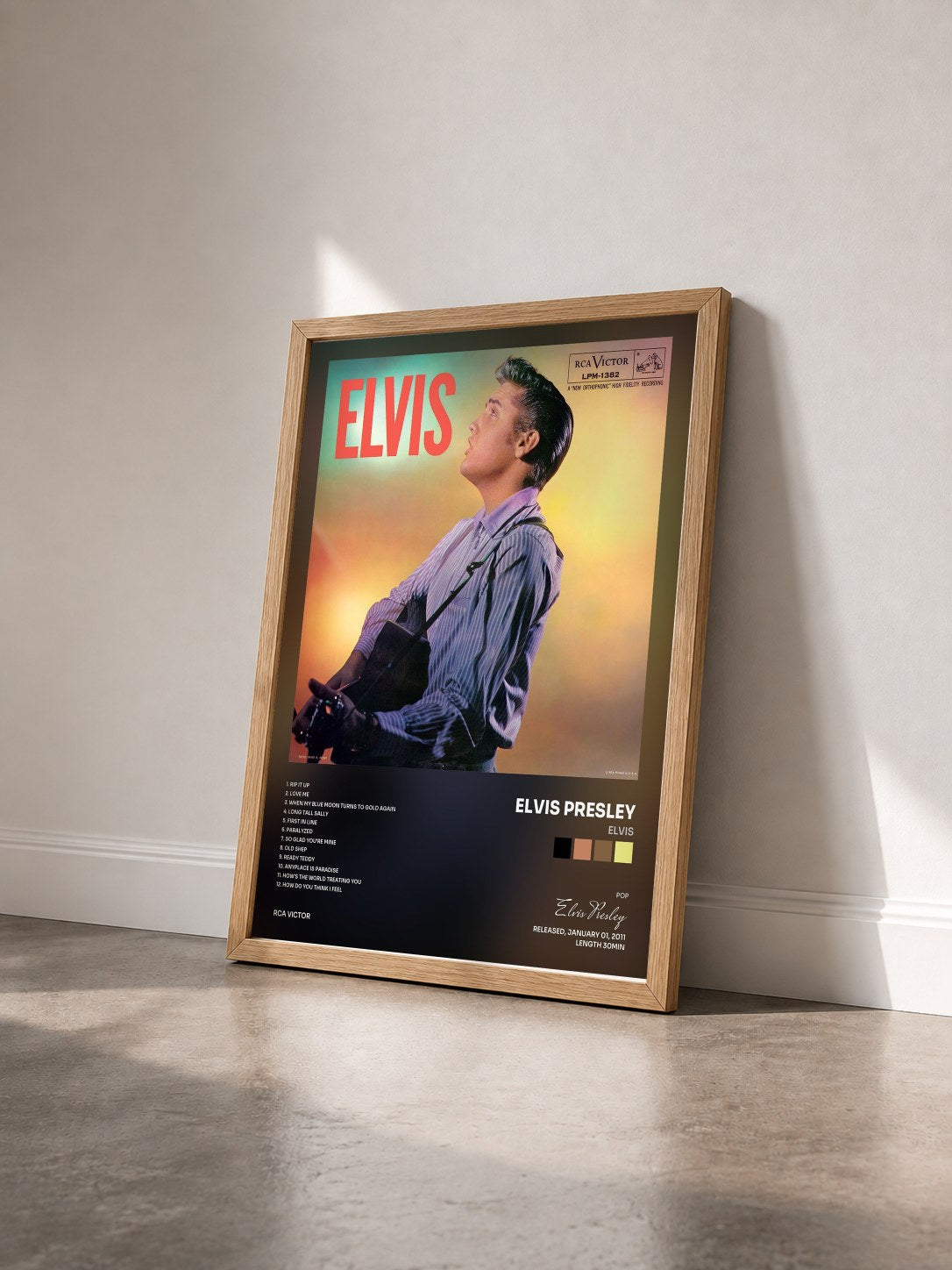 #bois Tableau de l'album Elvis de Elvis Presley vu de trois quarts, cadre en bois brut