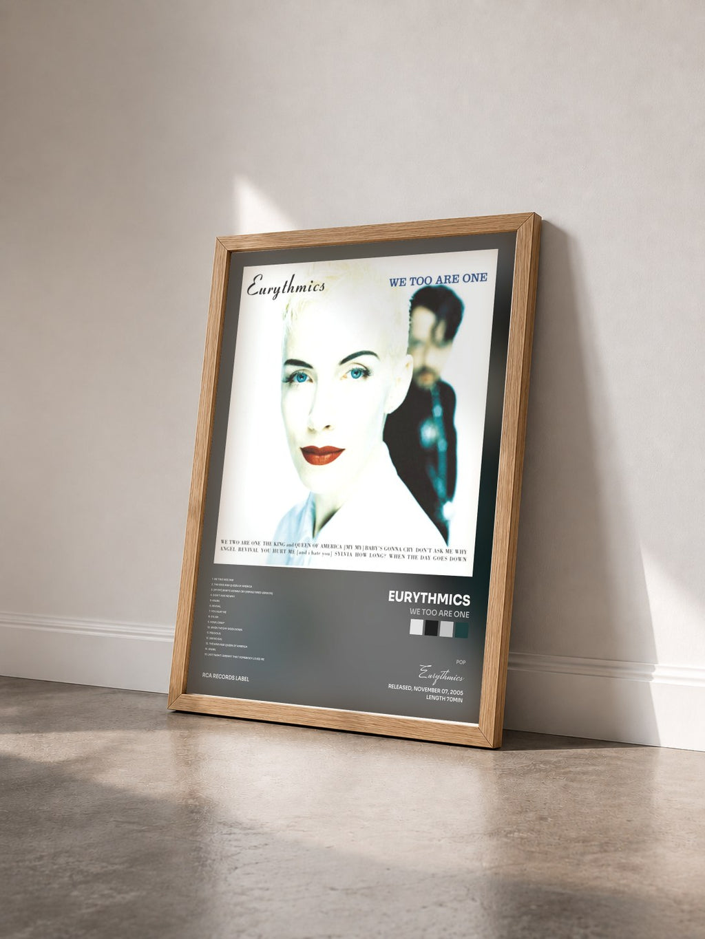 #bois Tableau de l'album We Too Are One de Eurythmics vu de trois quarts, cadre en bois brut