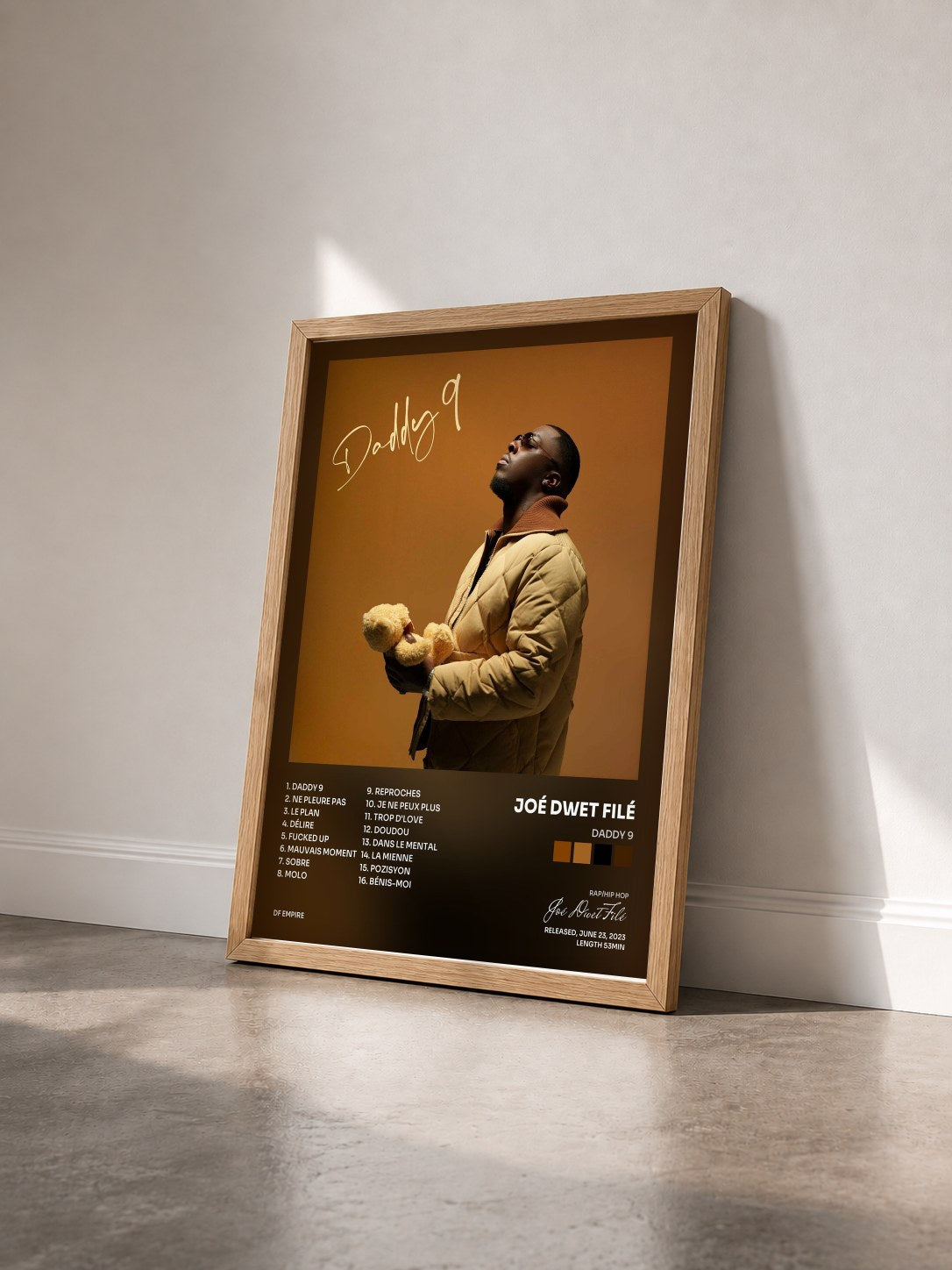 #bois Tableau de l'album Daddy 9 de Joé Dwet Filé vu de trois quarts, cadre en bois brut