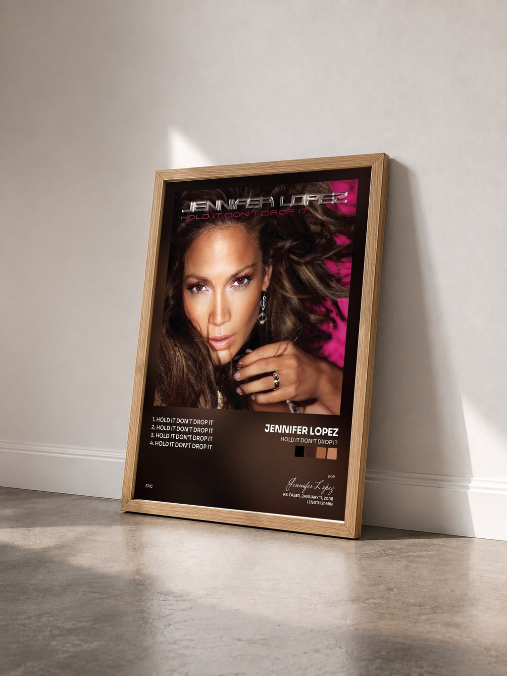 #bois Tableau de l'album Hold It Don't Drop It de Jennifer Lopez vu de trois quarts, cadre en bois brut