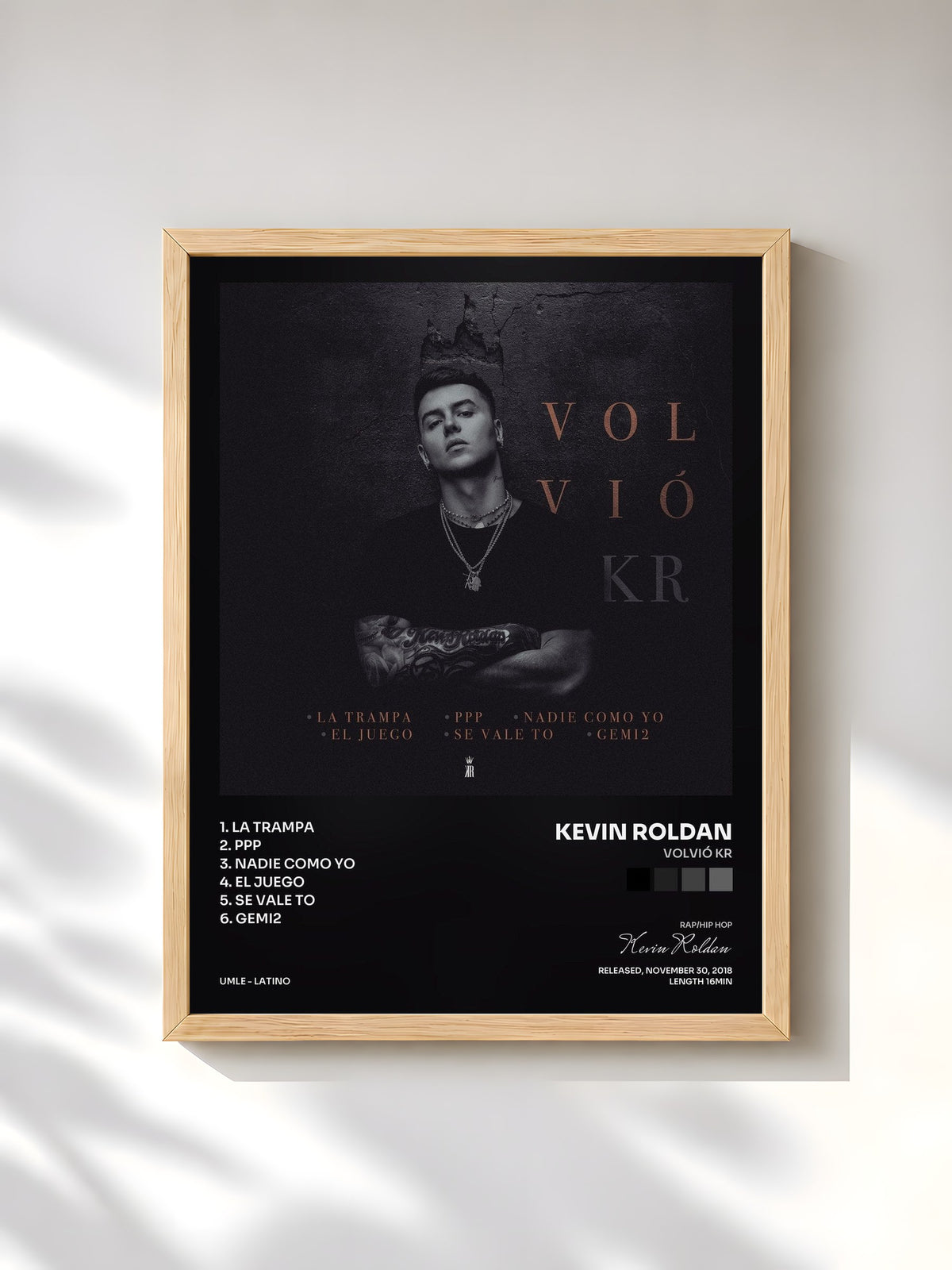 #bois Tableau de l'album Volvió KR de Kevin Roldan, cadre en bois brut, imprimé et encadré en France