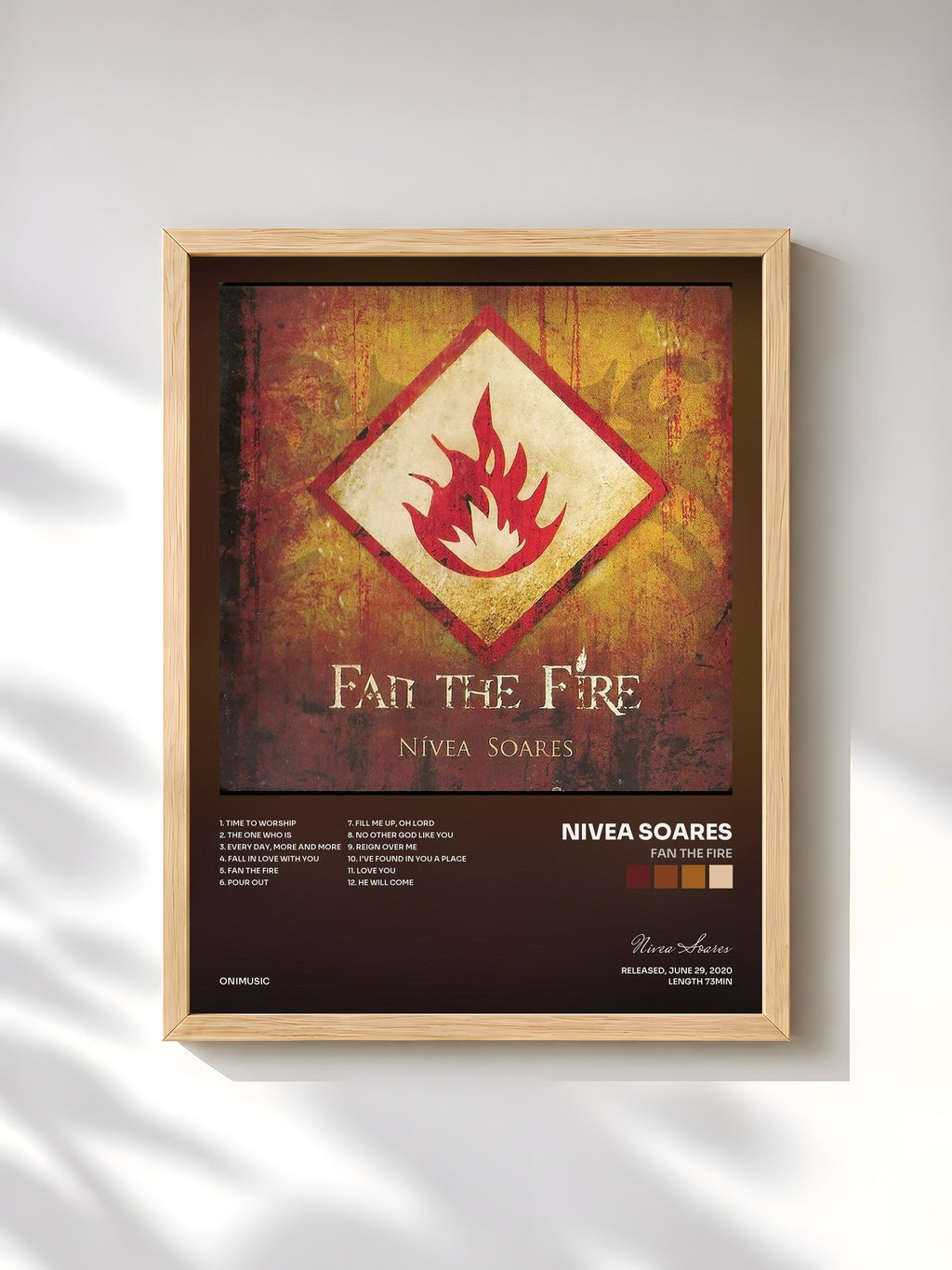 #bois Tableau de l'album Fan The Fire de Nivea Soares, cadre en bois brut, imprimé et encadré en France