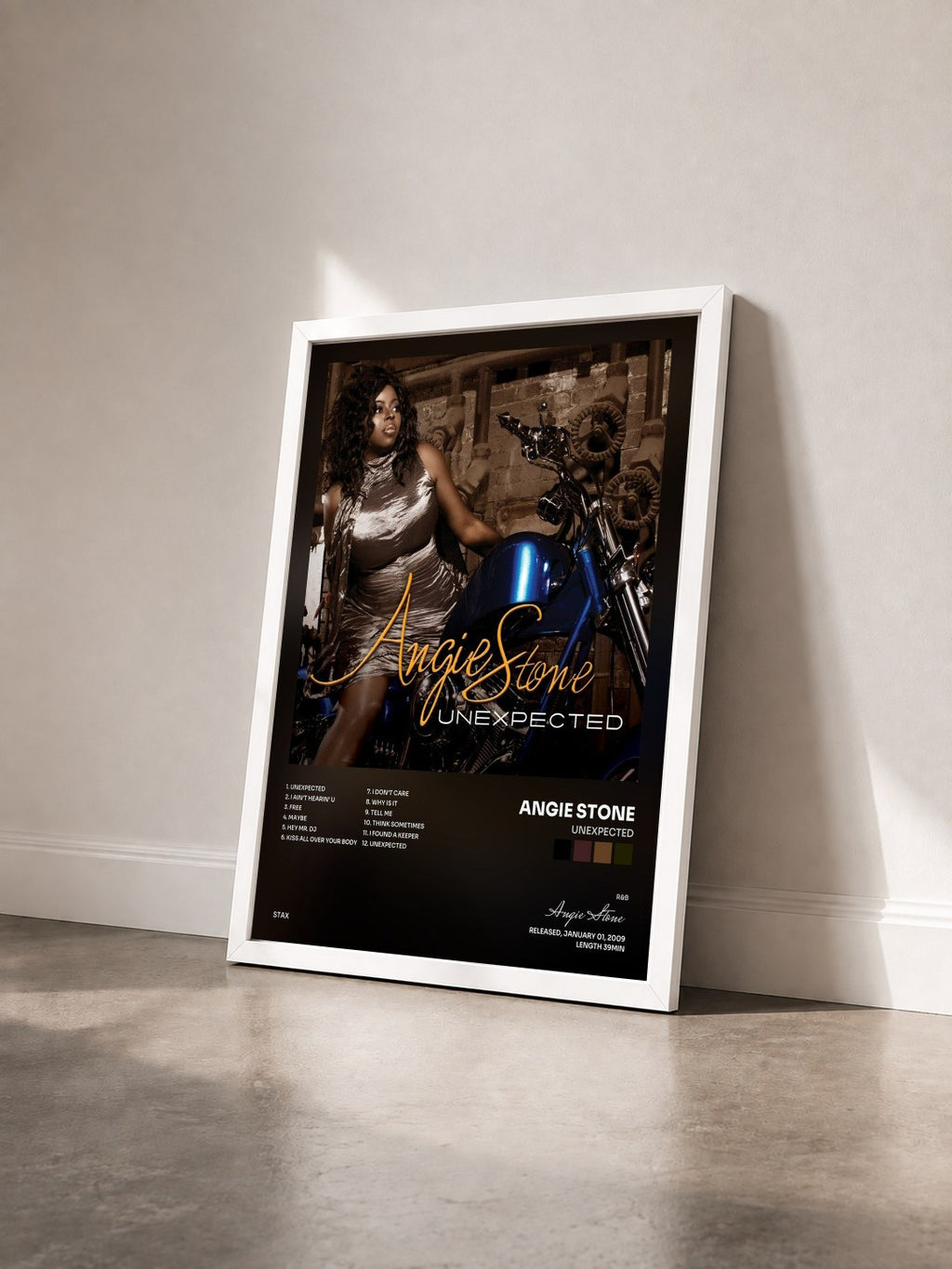 #blanc Tableau de l'album Unexpected de Angie Stone vu de trois quarts, cadre blanc