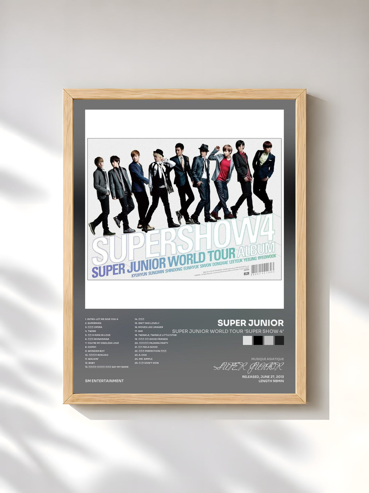 #bois Tableau de l'album Super Junior World Tour 'Super Show 4' de SUPER JUNIOR, cadre en bois brut, imprimé et encadré en France