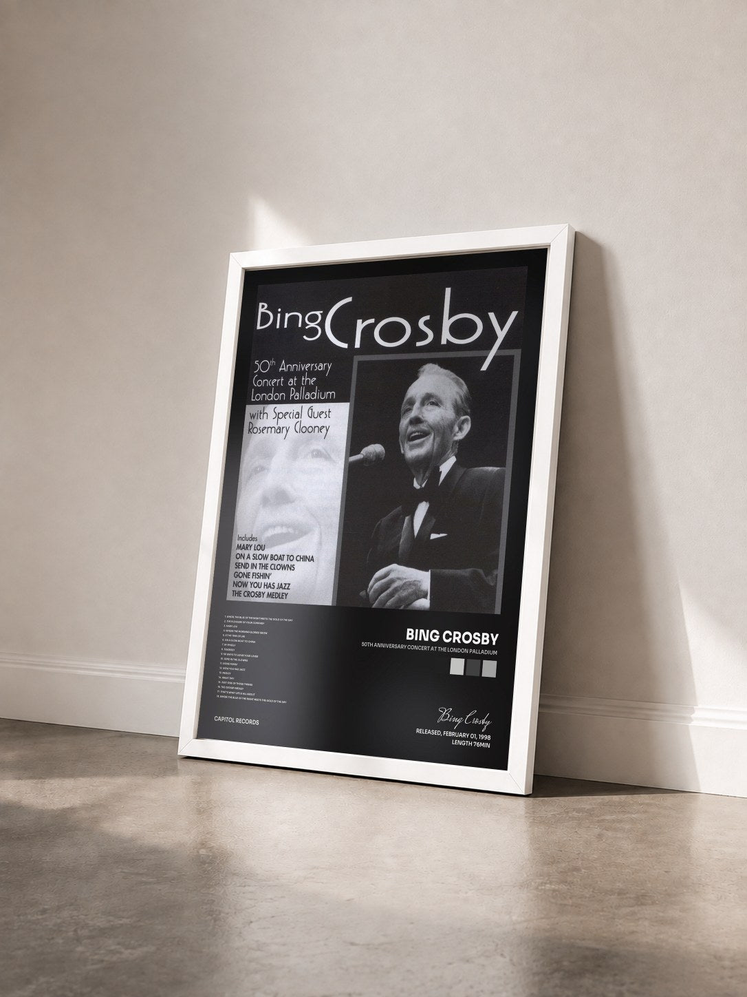 #blanc Tableau de l'album 50th Anniversary Concert At The London Palladium de Bing Crosby vu de trois quarts, cadre blanc