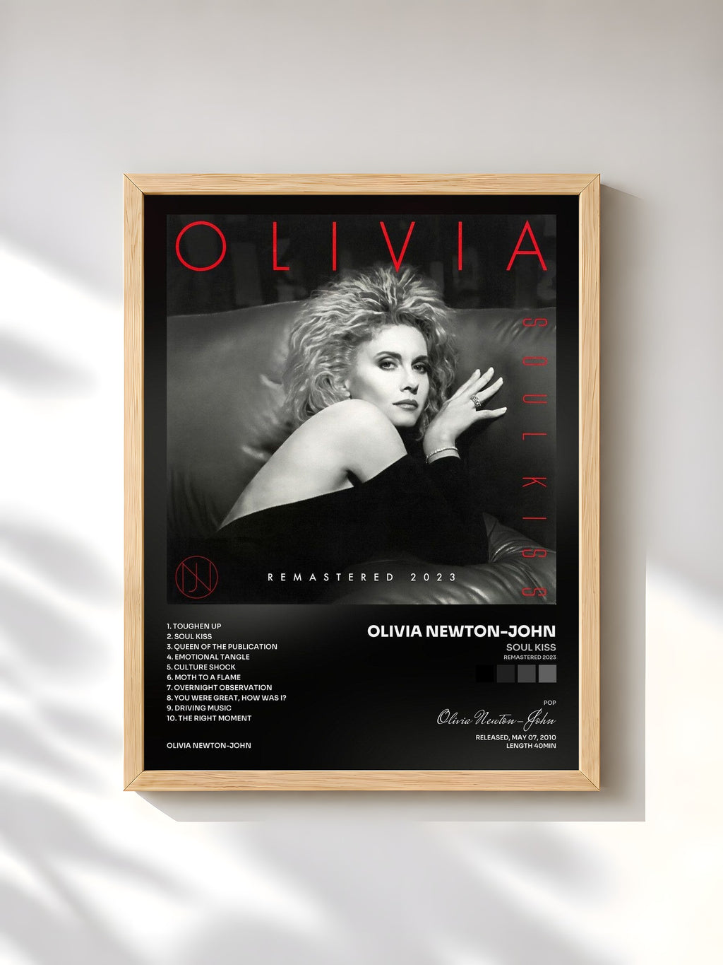 #bois Tableau de l'album Soul Kiss (Remastered 2023) de Olivia Newton-John, cadre en bois brut, imprimé et encadré en France