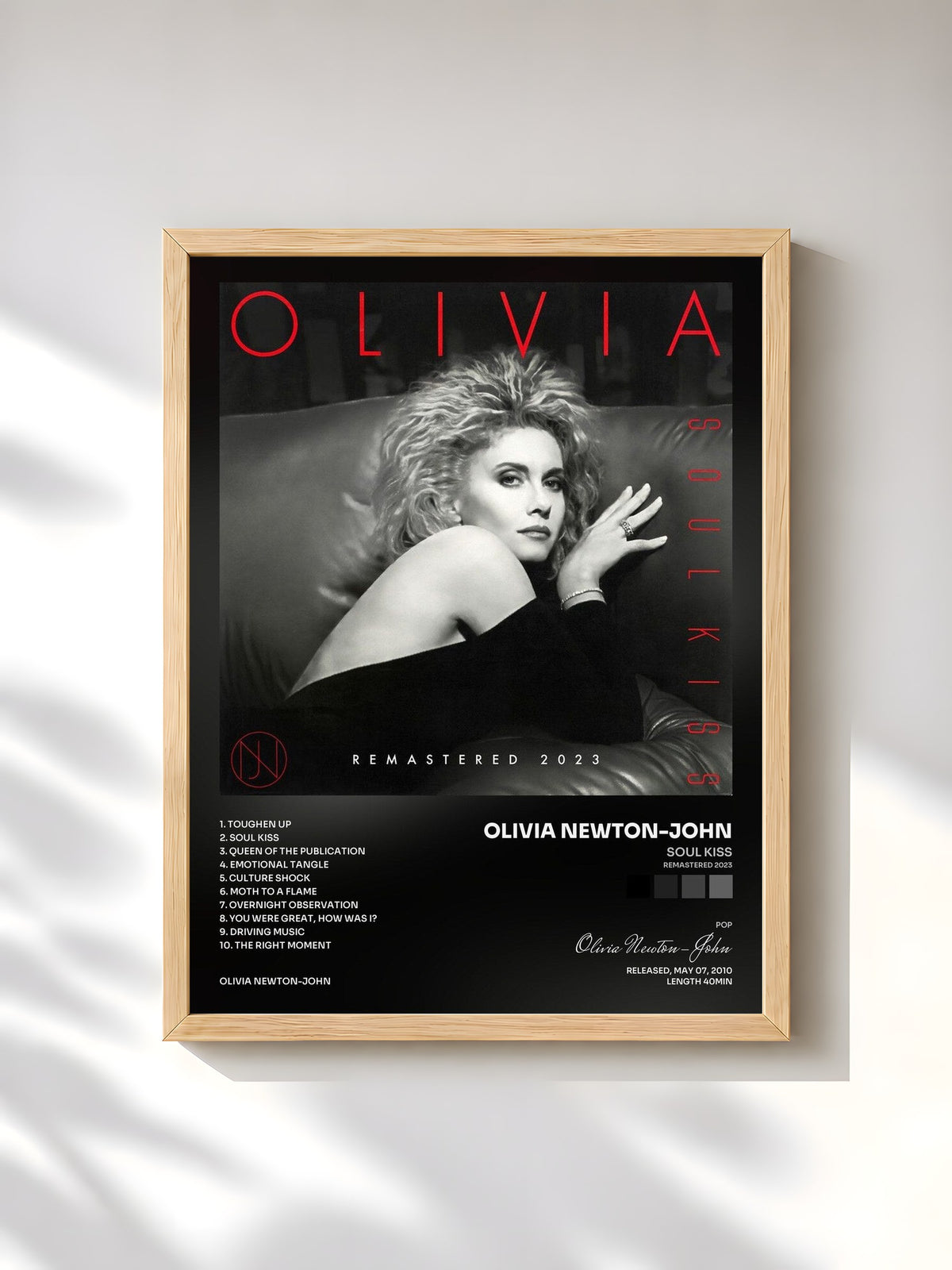 #bois Tableau de l'album Soul Kiss (Remastered 2023) de Olivia Newton-John, cadre en bois brut, imprimé et encadré en France