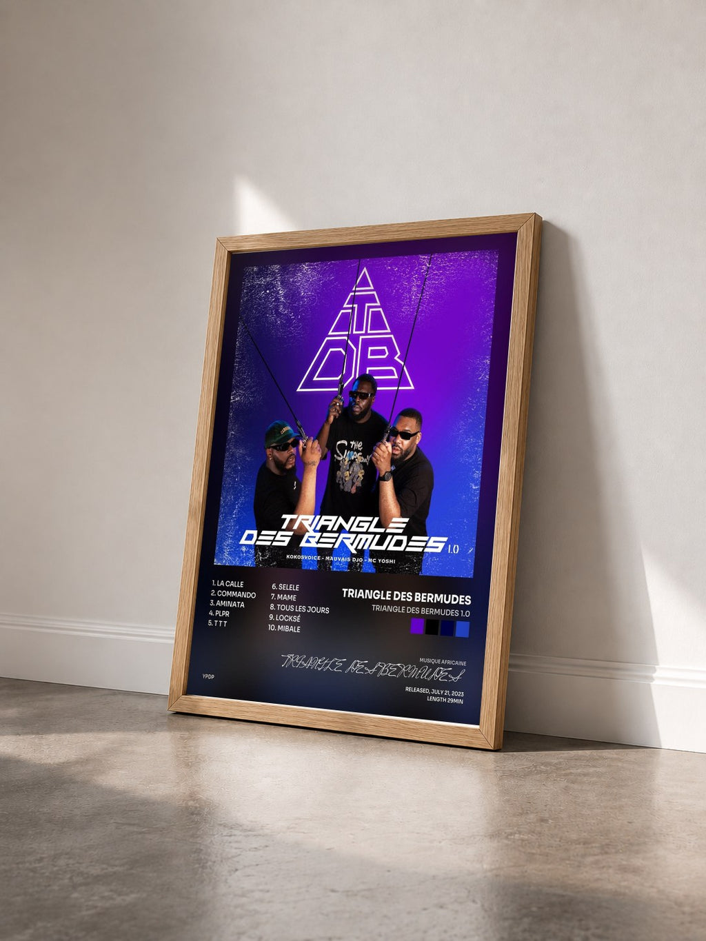 #bois Tableau de l'album Triangle des bermudes 1.0 de TRIANGLE DES BERMUDES vu de trois quarts, cadre en bois brut