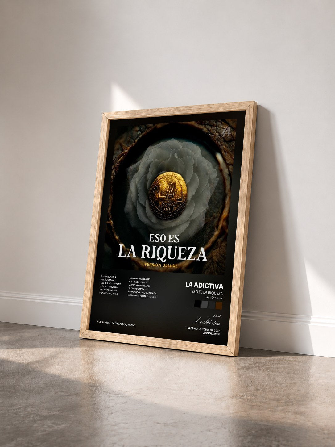 #bois Tableau de l'album Eso Es La Riqueza (Versión Deluxe) de La Adictiva vu de trois quarts, cadre en bois brut