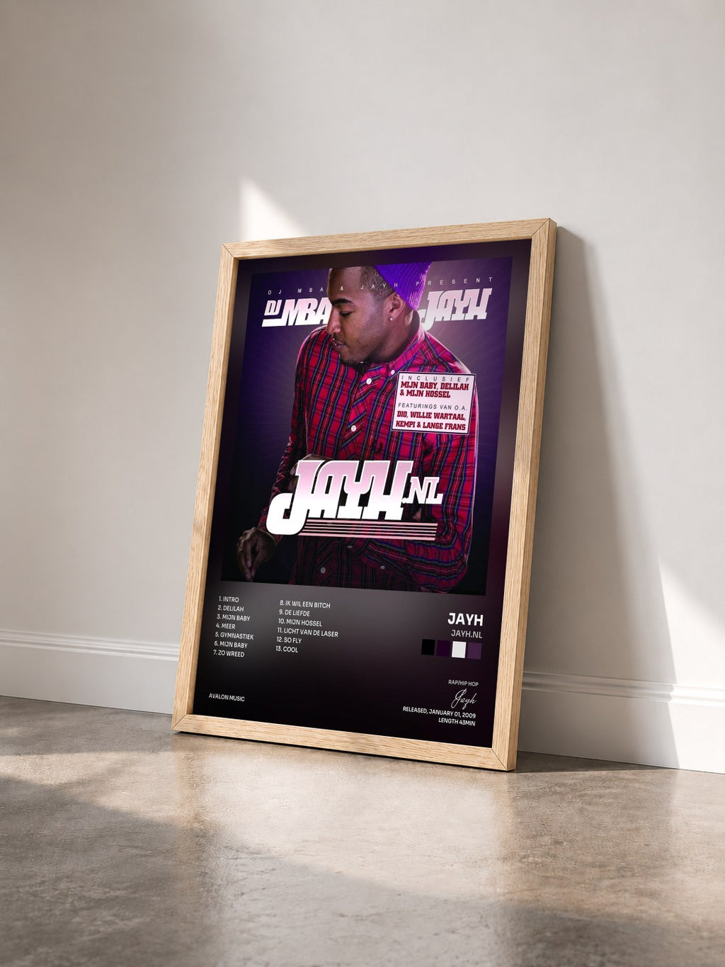 #bois Tableau de l'album Jayh.nl de Jayh vu de trois quarts, cadre en bois brut