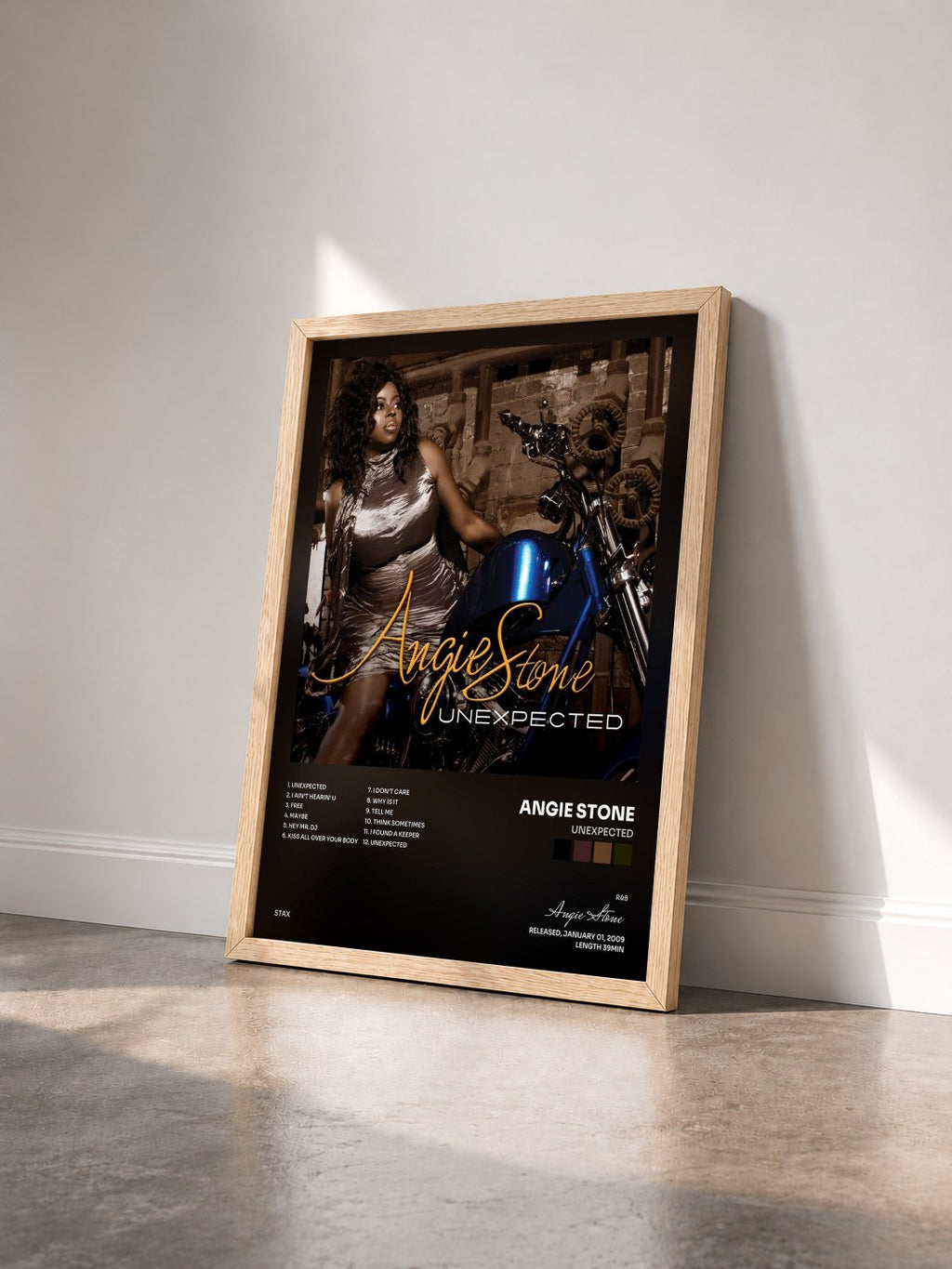 #bois Tableau de l'album Unexpected de Angie Stone vu de trois quarts, cadre en bois brut