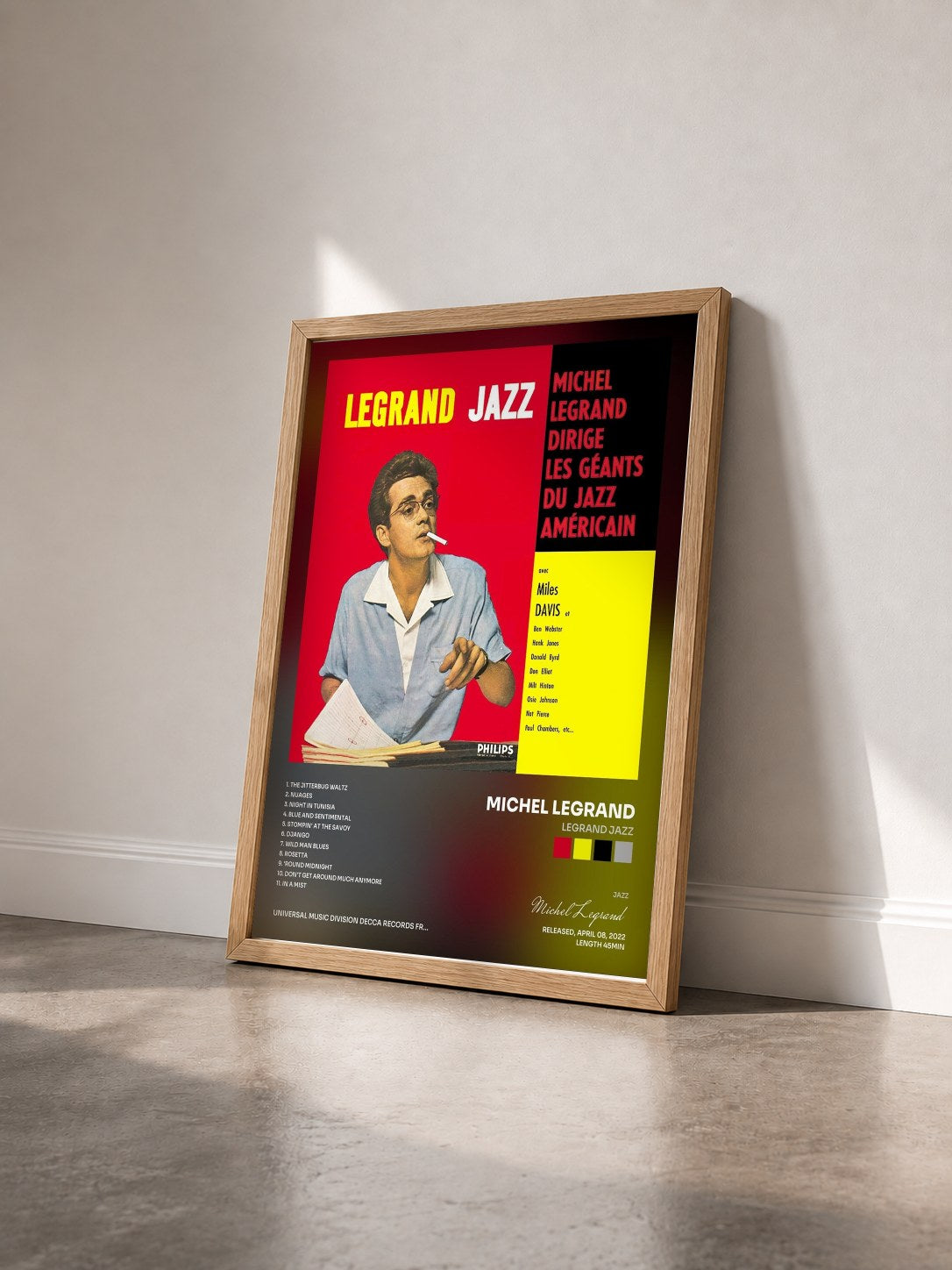 #bois Tableau de l'album Legrand Jazz de Michel Legrand vu de trois quarts, cadre en bois brut