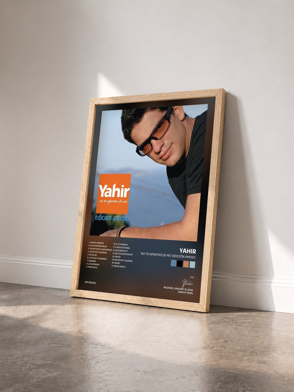 #bois Tableau de l'album No Te Apartes De Mí / Edición Amigo de Yahir vu de trois quarts, cadre en bois brut