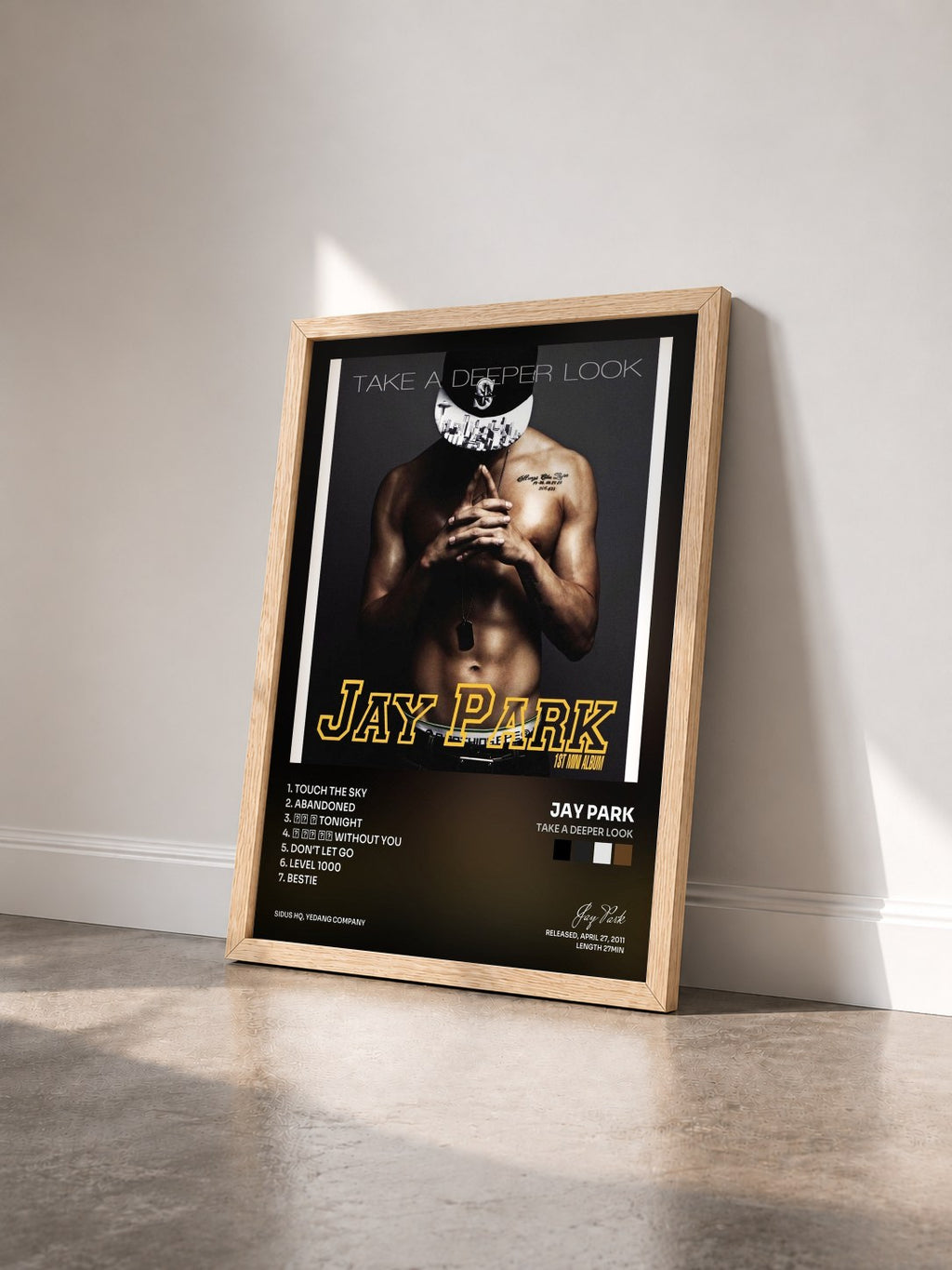 #bois Tableau de l'album Take a Deeper Look de Jay Park vu de trois quarts, cadre en bois brut