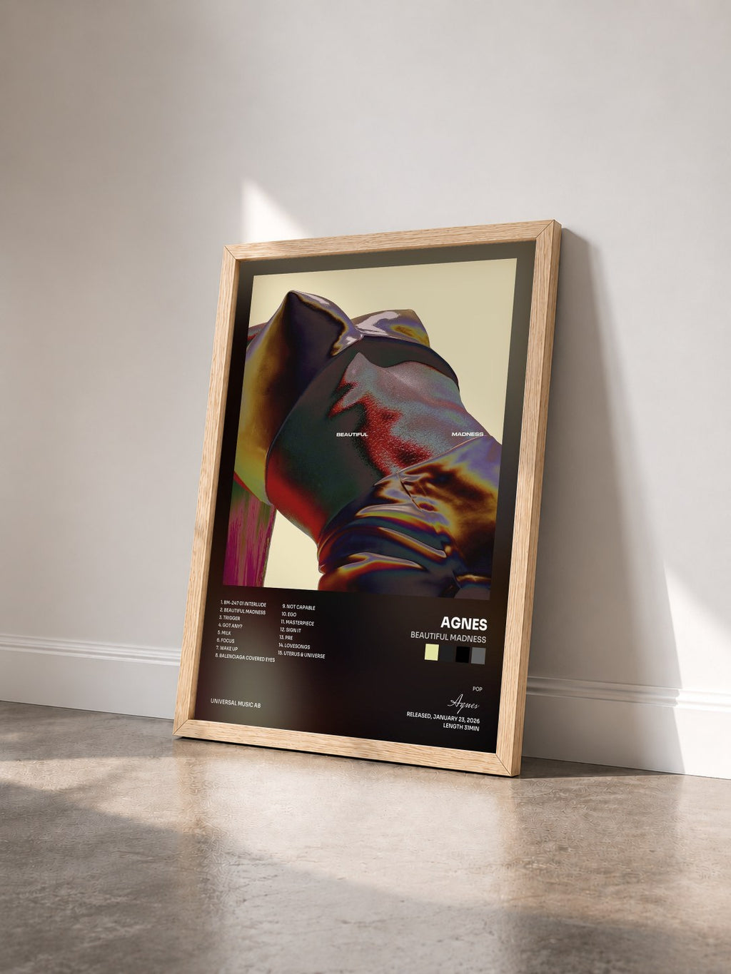 #bois Tableau de l'album BEAUTIFUL MADNESS de Agnes vu de trois quarts, cadre en bois brut