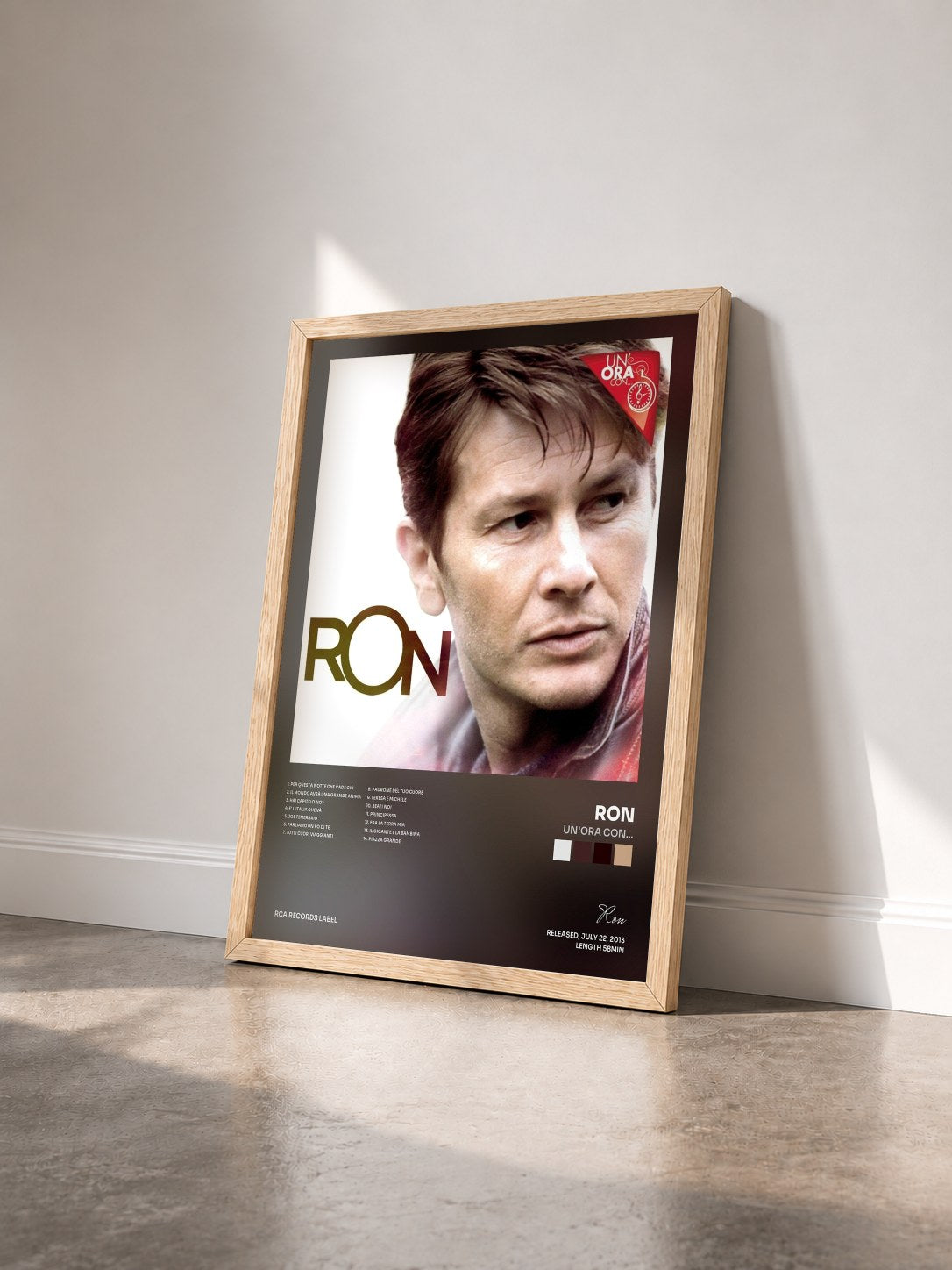 #bois Tableau de l'album Un'ora con... de Ron vu de trois quarts, cadre en bois brut