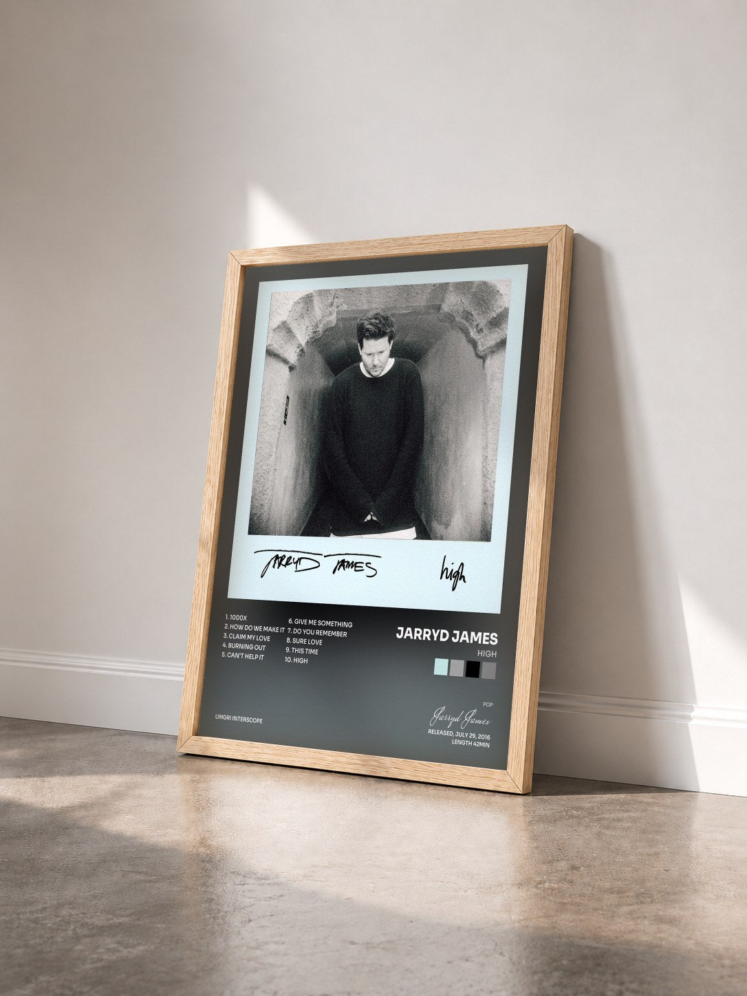 #bois Tableau de l'album High de Jarryd James vu de trois quarts, cadre en bois brut