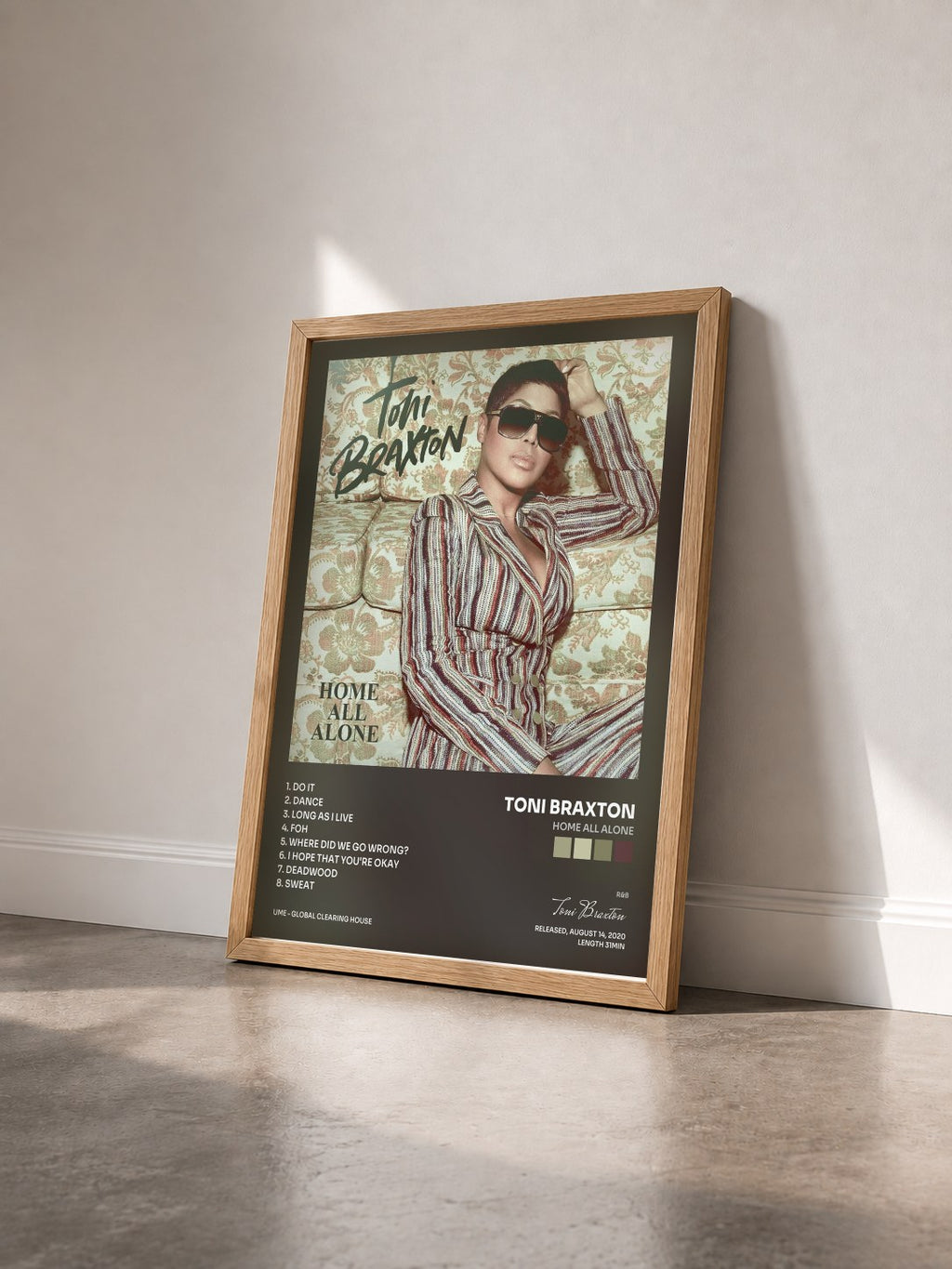 #bois Tableau de l'album Home All Alone de Toni Braxton vu de trois quarts, cadre en bois brut
