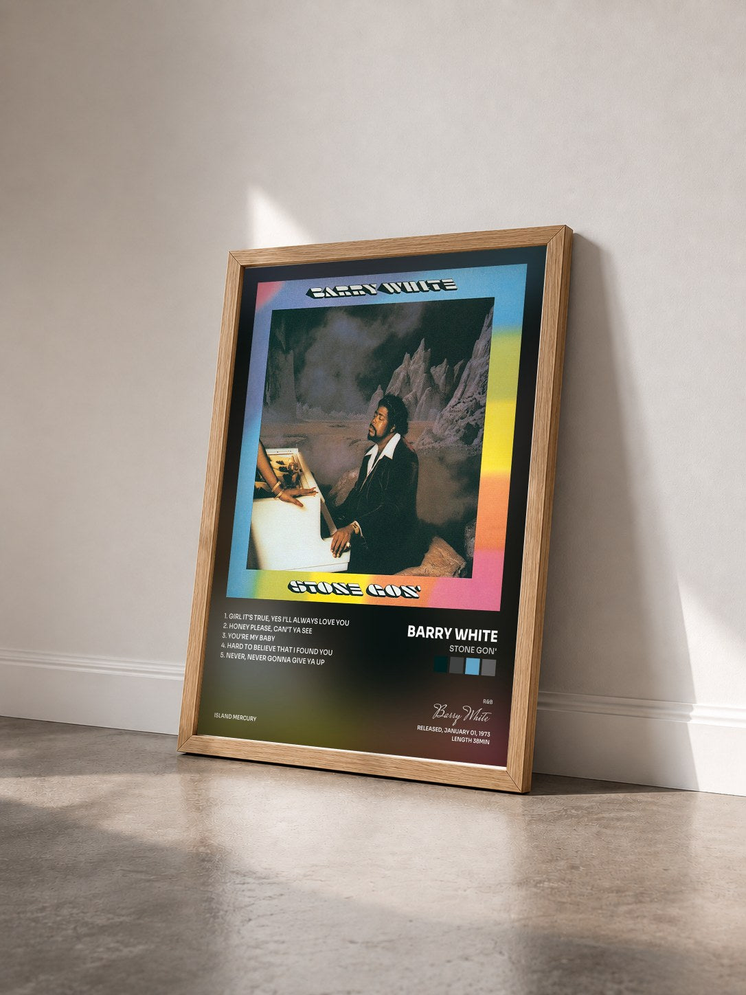 #bois Tableau de l'album Stone Gon' de Barry White vu de trois quarts, cadre en bois brut