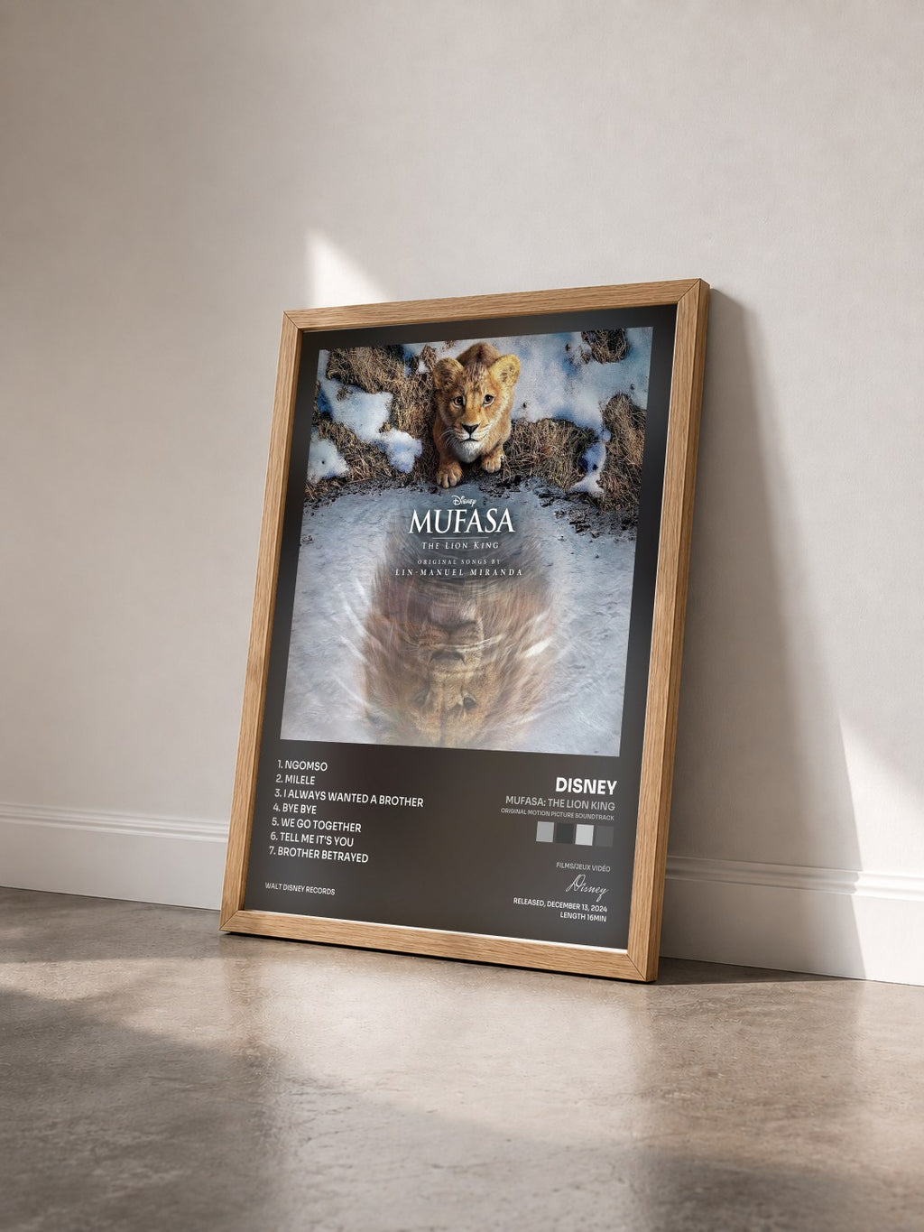 #bois Tableau de l'album Mufasa: The Lion King (Original Motion Picture Soundtrack) de Disney vu de trois quarts, cadre en bois brut