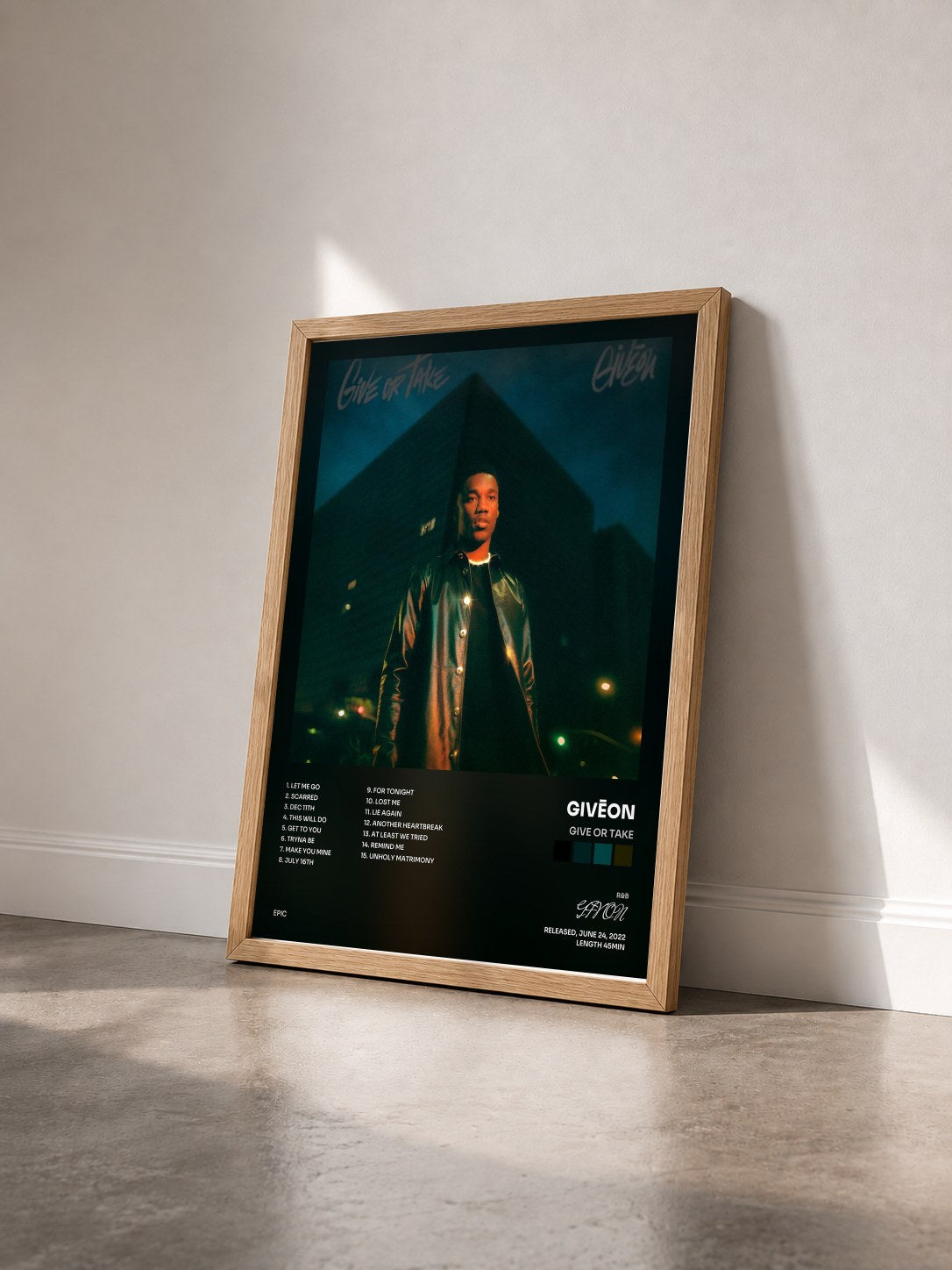 #bois Tableau de l'album Give Or Take de GIVĒON vu de trois quarts, cadre en bois brut