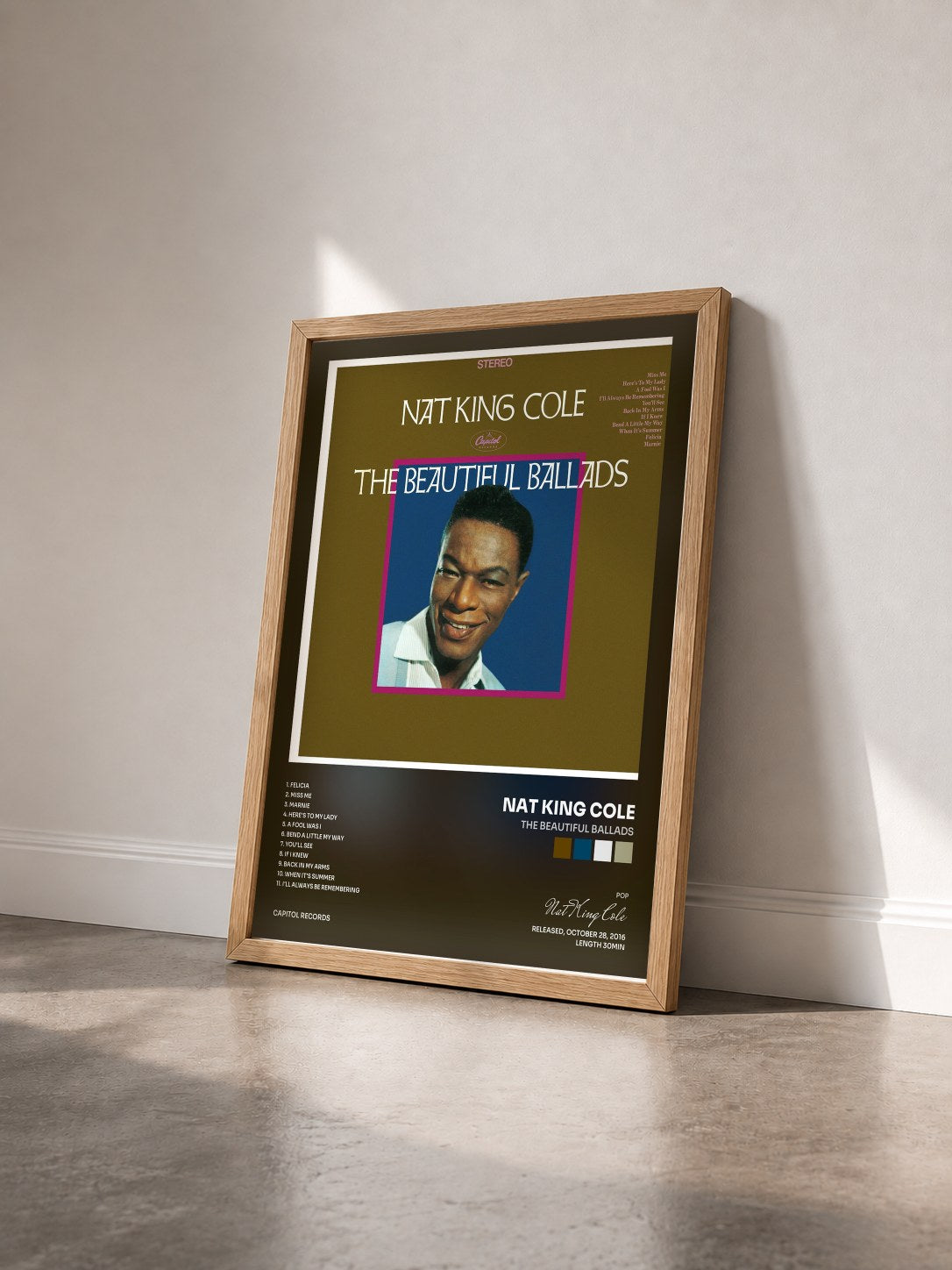 #bois Tableau de l'album The Beautiful Ballads de Nat King Cole vu de trois quarts, cadre en bois brut