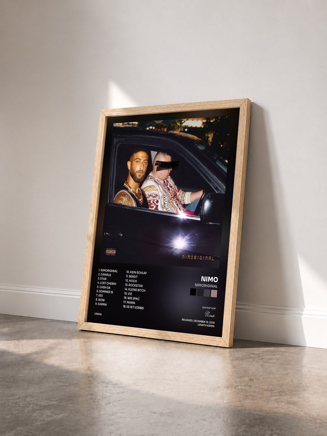 #bois Tableau de l'album NIMORIGINAL de Nimo vu de trois quarts, cadre en bois brut