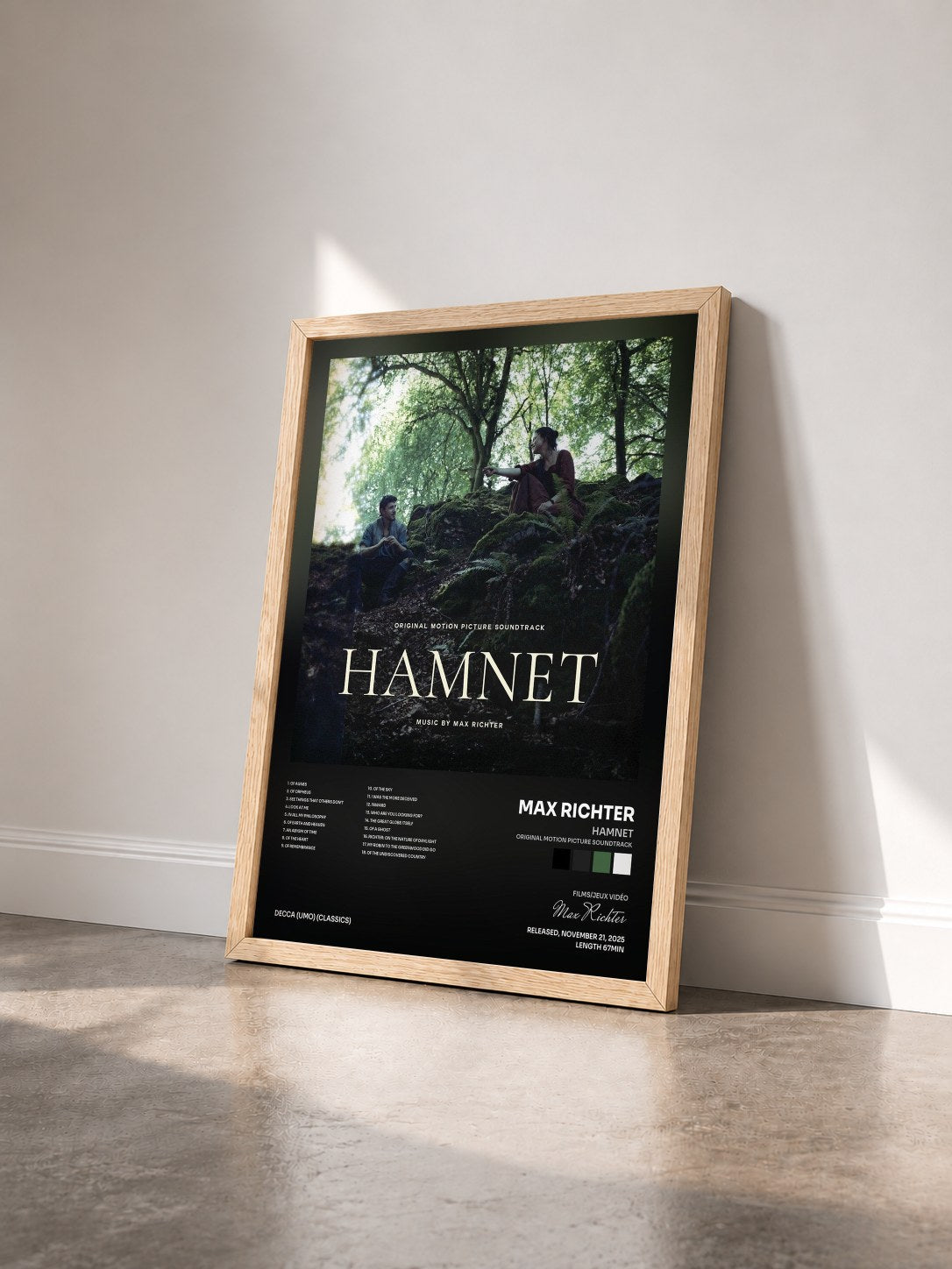 #bois Tableau de l'album Hamnet (Original Motion Picture Soundtrack) de Max Richter vu de trois quarts, cadre en bois brut