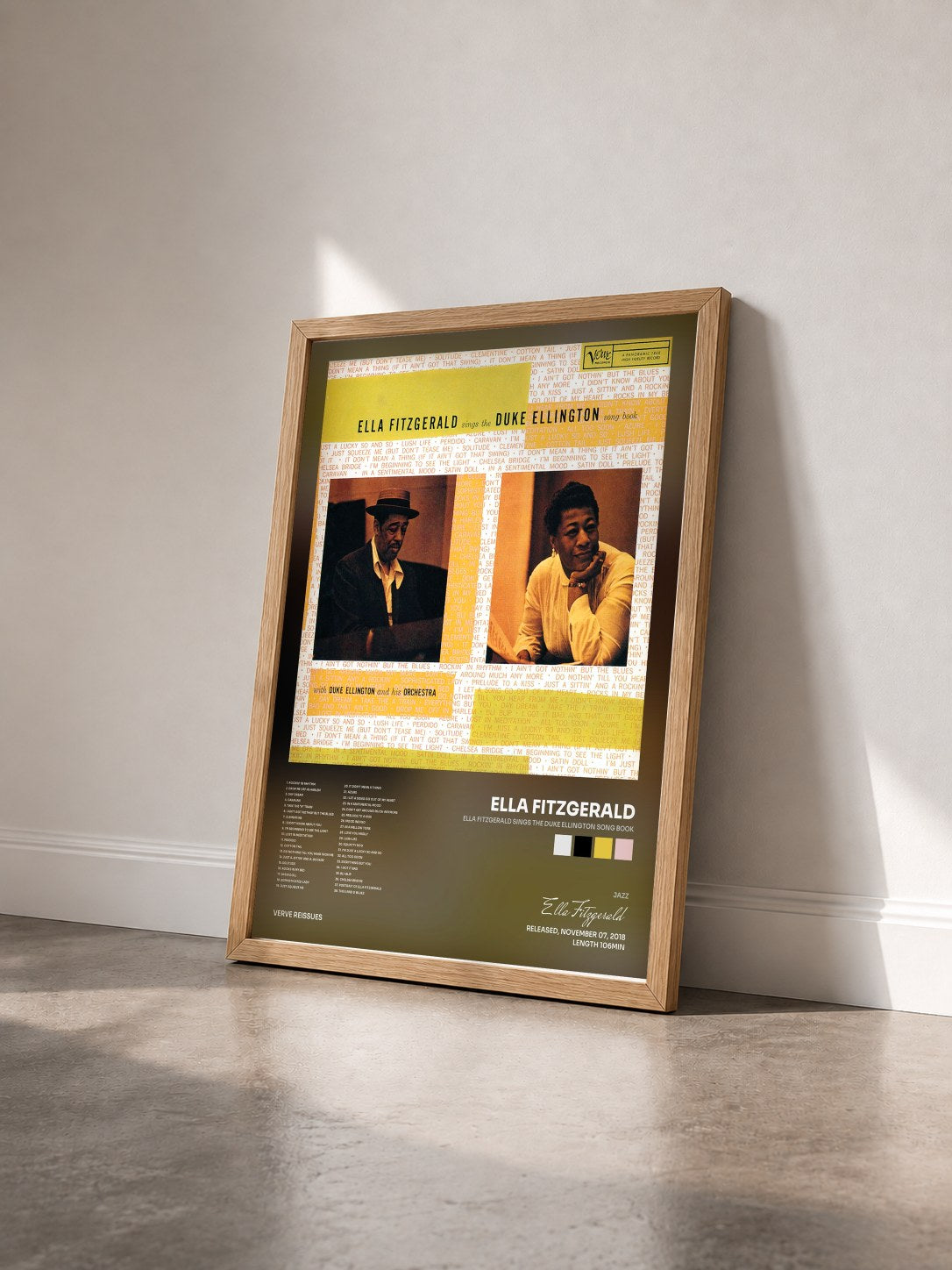 #bois Tableau de l'album Ella Fitzgerald Sings The Duke Ellington Song Book de Ella Fitzgerald vu de trois quarts, cadre en bois brut