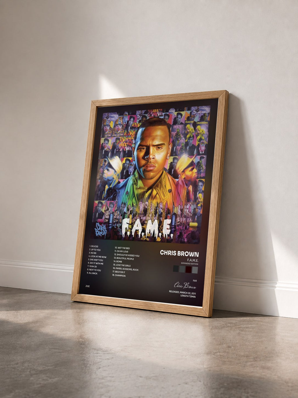 #bois Tableau de l'album F.A.M.E. (Expanded Edition) de Chris Brown vu de trois quarts, cadre en bois brut