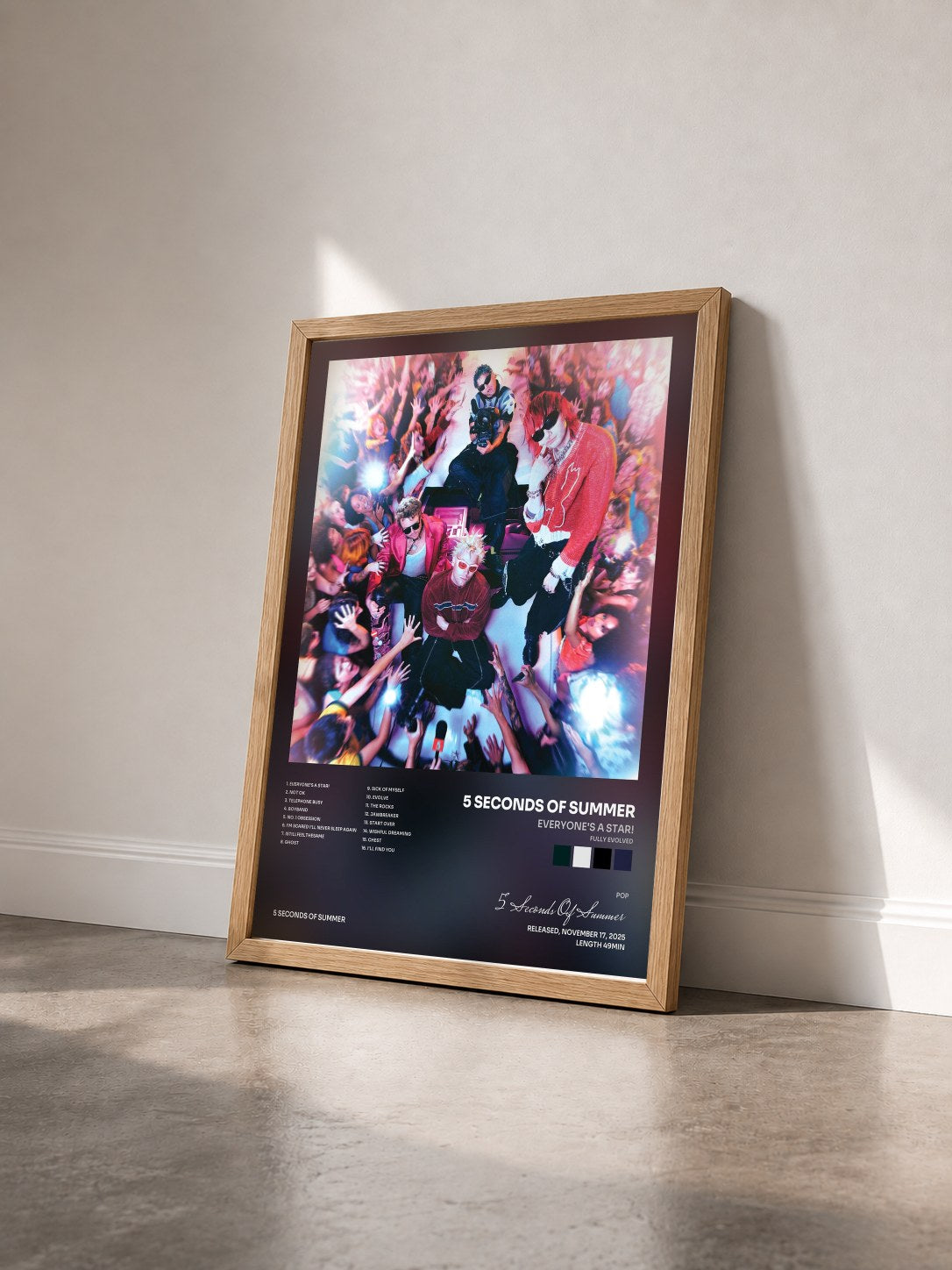#bois Tableau de l'album EVERYONE'S A STAR! (Fully Evolved) de 5 Seconds Of Summer vu de trois quarts, cadre en bois brut