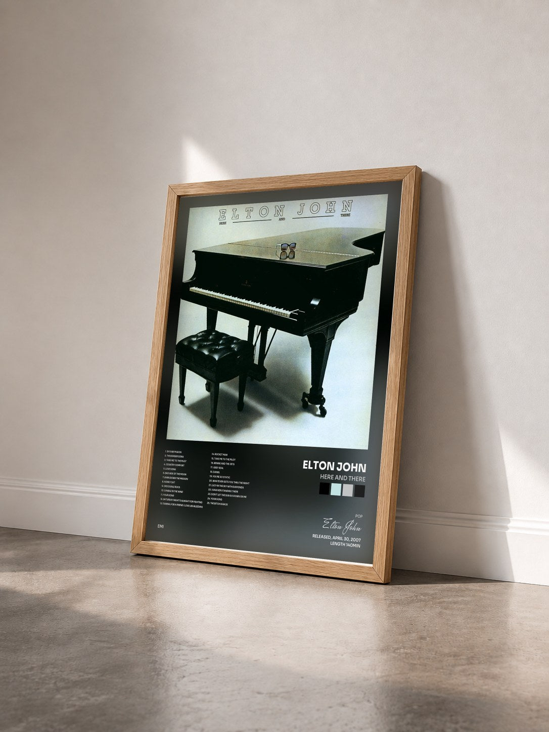 #bois Tableau de l'album Here And There de Elton John vu de trois quarts, cadre en bois brut