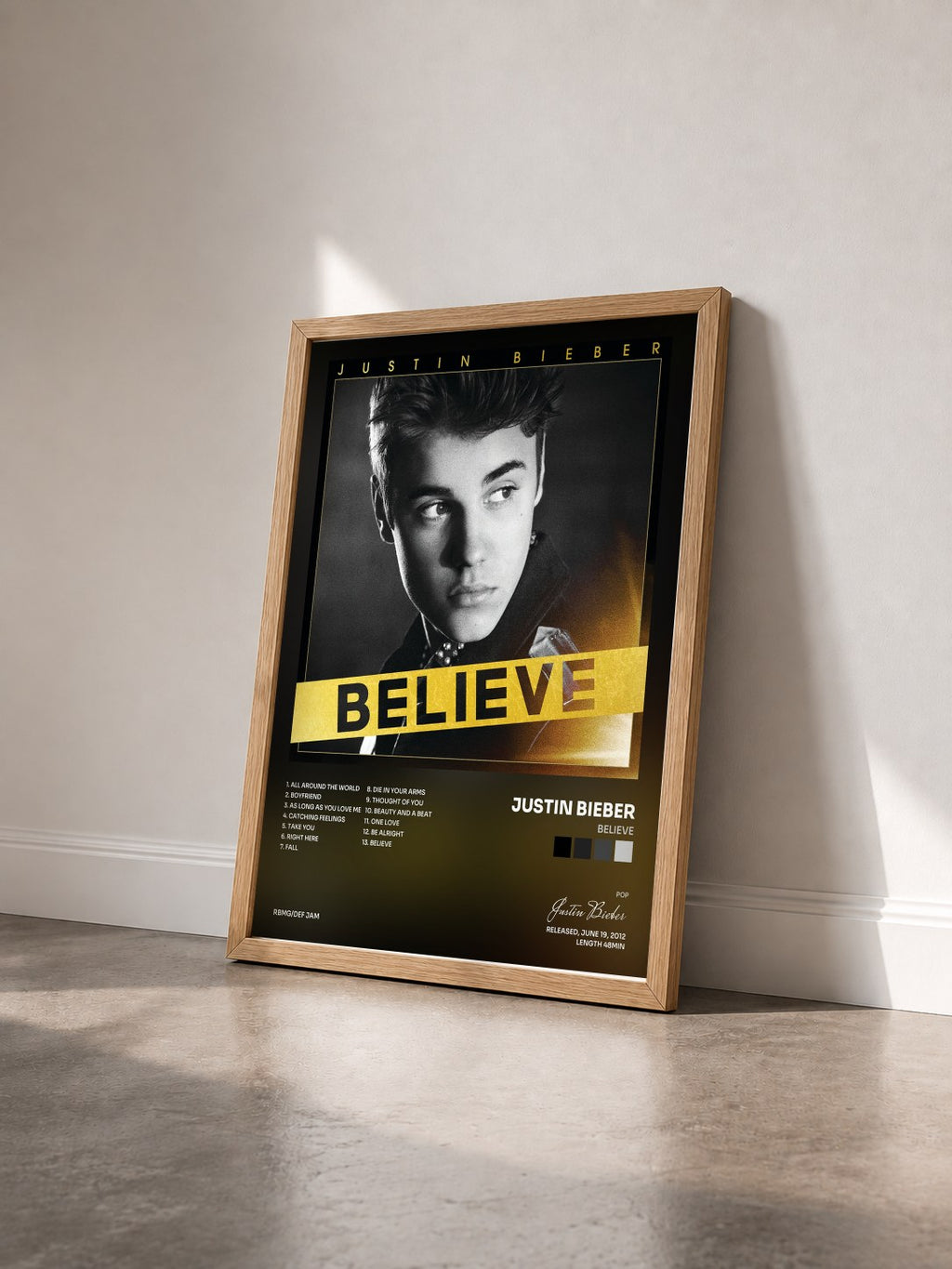 #bois Tableau de l'album Believe de Justin Bieber vu de trois quarts, cadre en bois brut