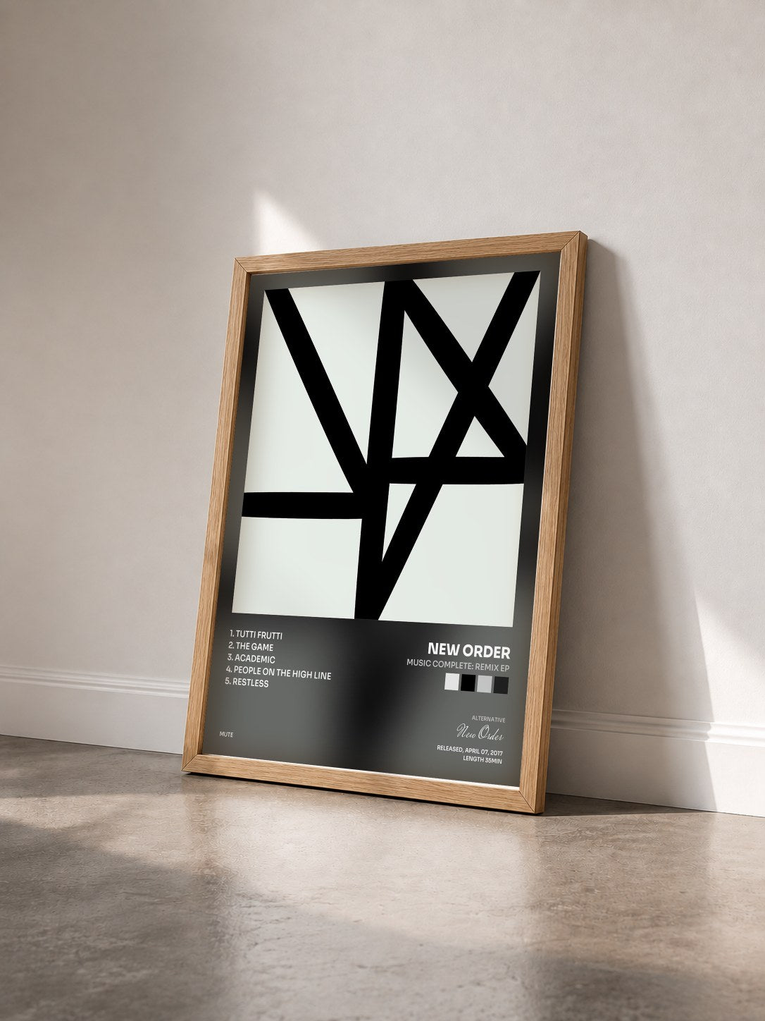 #bois Tableau de l'album Music Complete: Remix EP de New Order vu de trois quarts, cadre en bois brut