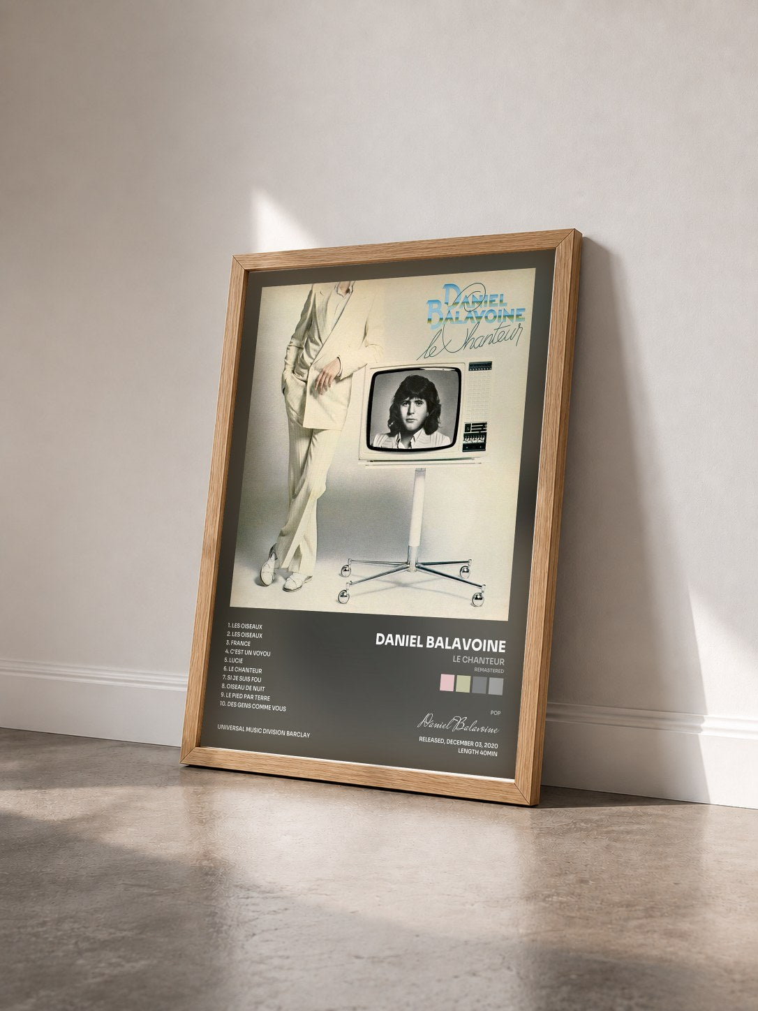 #bois Tableau de l'album Le chanteur (Remastered) de Daniel Balavoine vu de trois quarts, cadre en bois brut