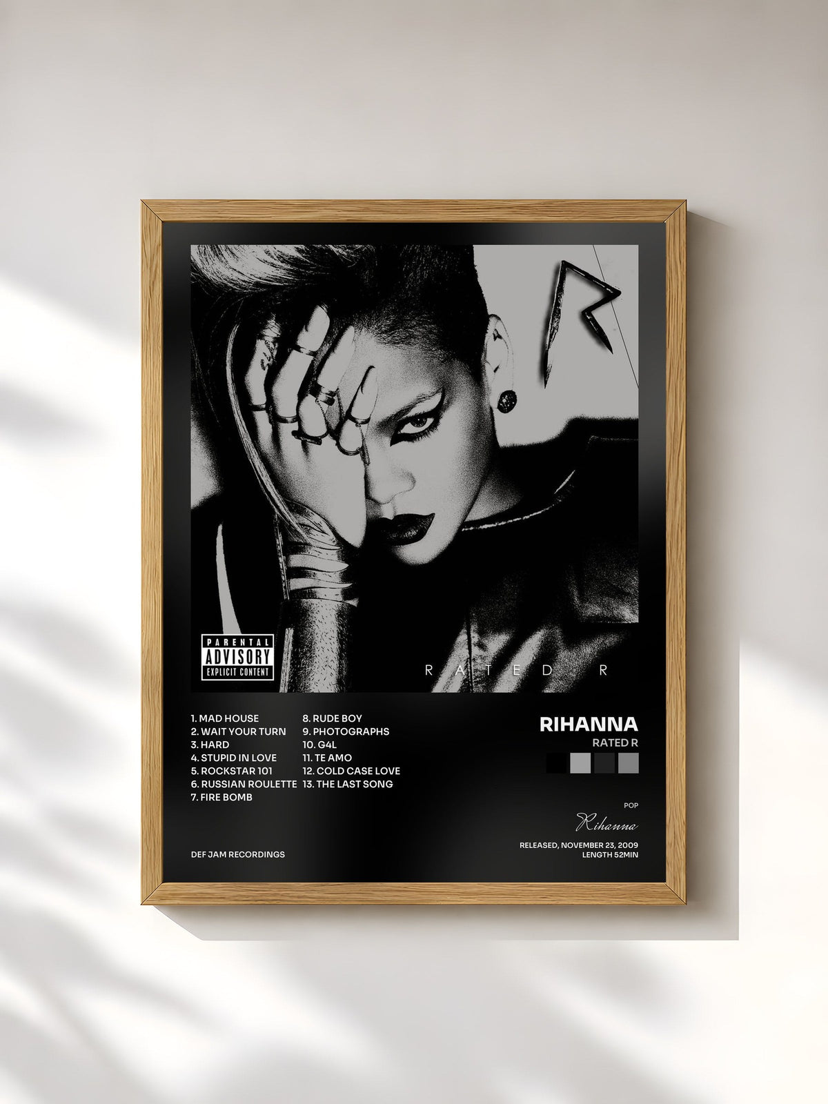 #bois Tableau de l'album Rated R de Rihanna, cadre en bois brut, imprimé et encadré en France