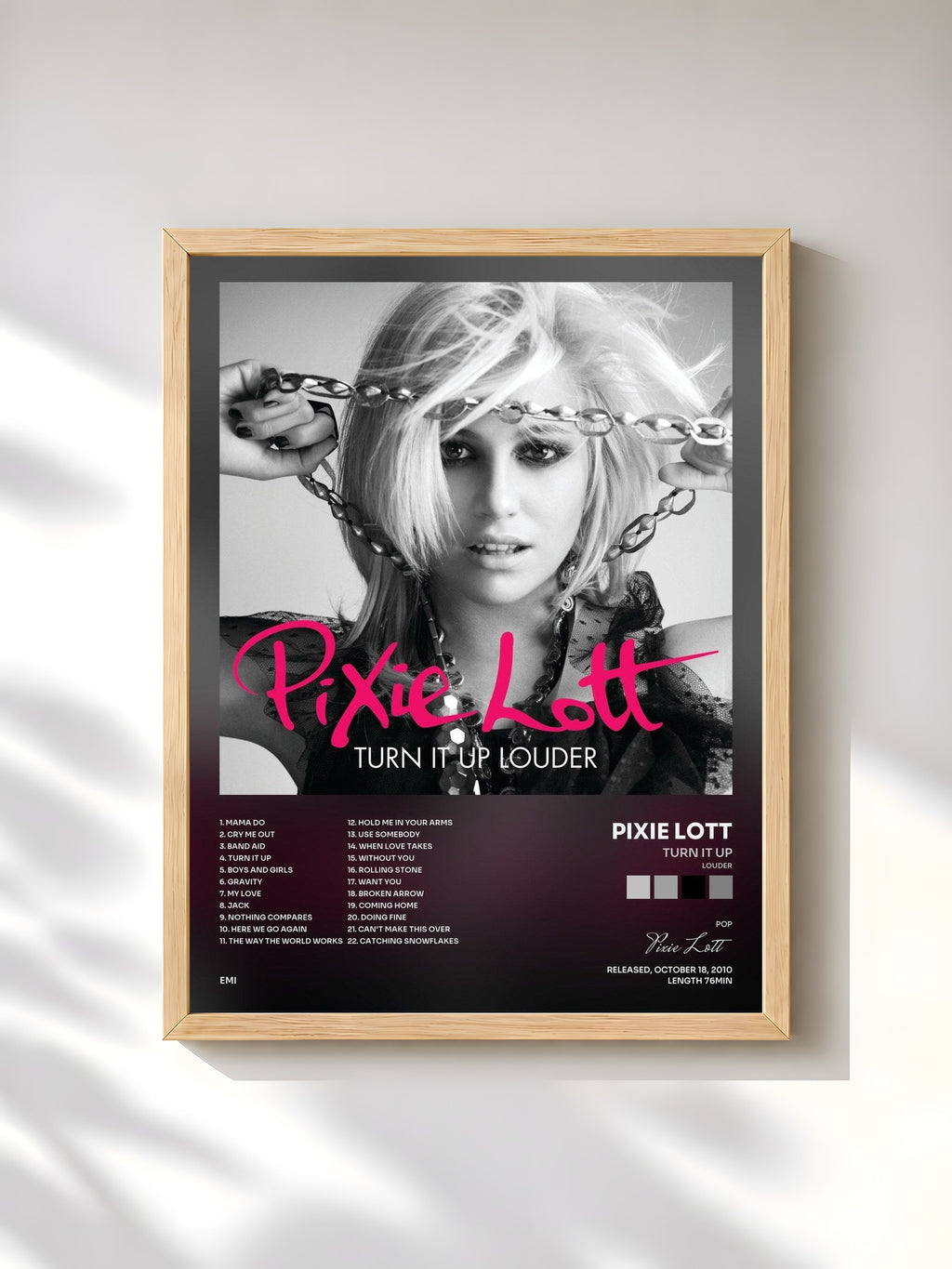 #bois Tableau de l'album Turn It Up (Louder) de Pixie Lott, cadre en bois brut, imprimé et encadré en France