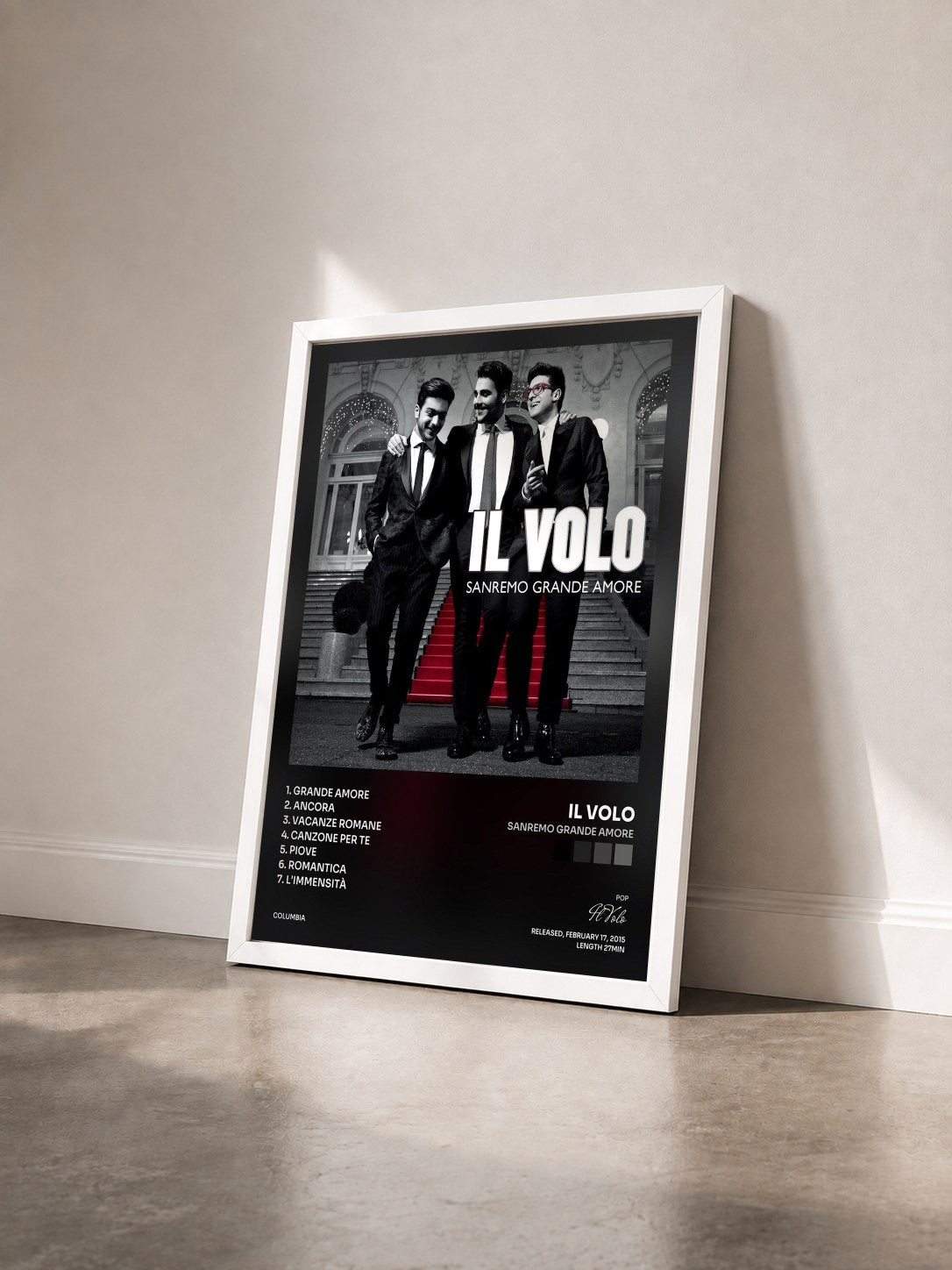#blanc Tableau de l'album Sanremo grande amore de Il Volo vu de trois quarts, cadre blanc