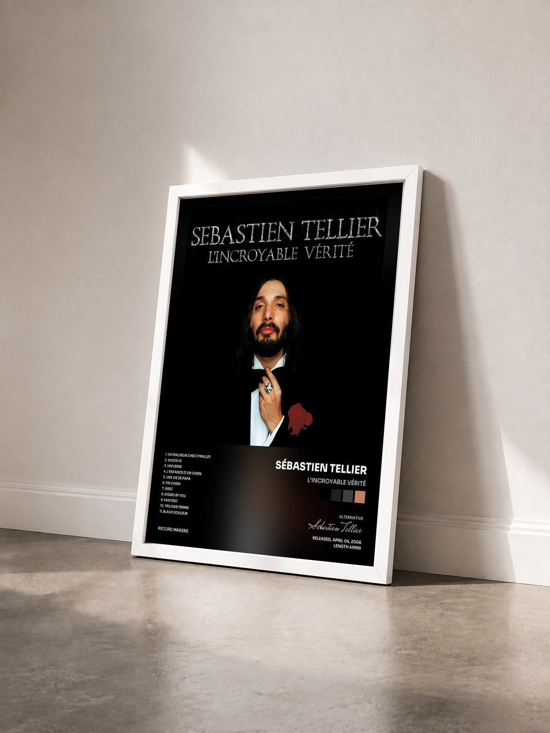 #blanc Tableau de l'album L'incroyable vérité de Sébastien Tellier vu de trois quarts, cadre blanc