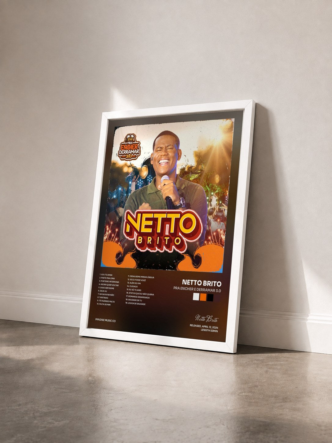 #blanc Tableau de l'album Pra Encher e Derramar 3.0 de Netto Brito vu de trois quarts, cadre blanc