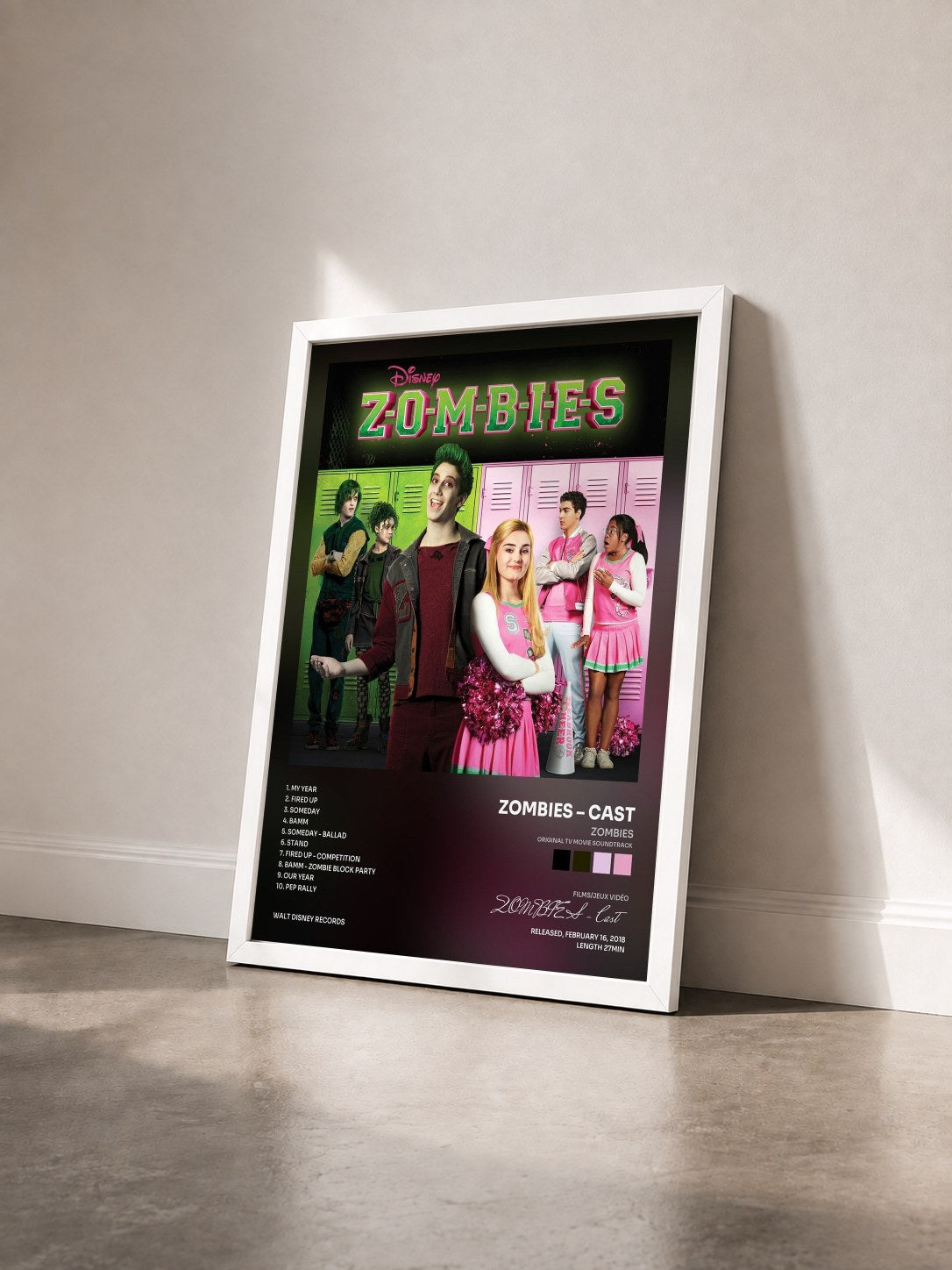 #blanc Tableau de l'album ZOMBIES (Original TV Movie Soundtrack) de ZOMBIES – Cast vu de trois quarts, cadre blanc