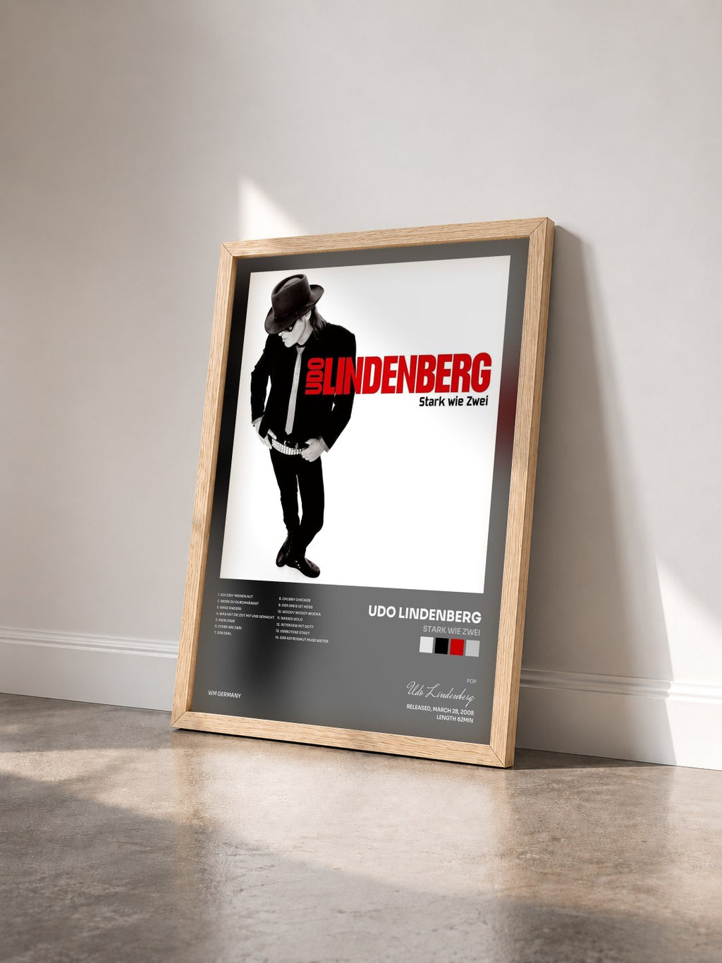 #bois Tableau de l'album Stark wie Zwei de Udo Lindenberg vu de trois quarts, cadre en bois brut