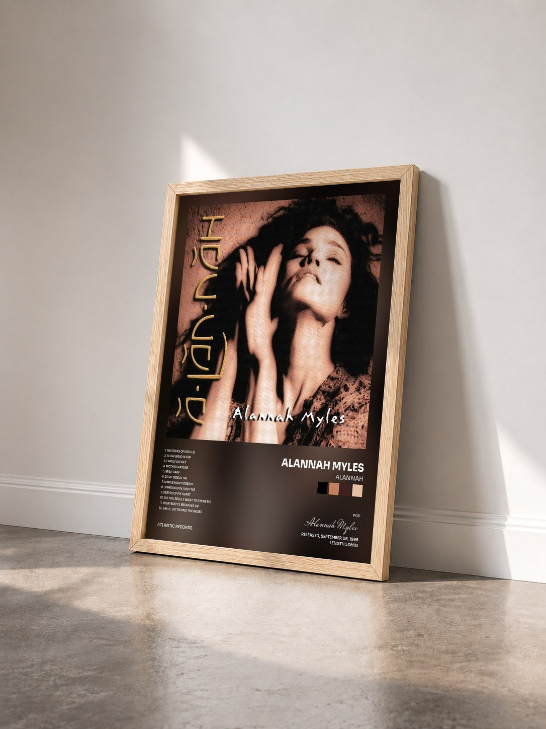 #bois Tableau de l'album Alannah de Alannah Myles vu de trois quarts, cadre en bois brut