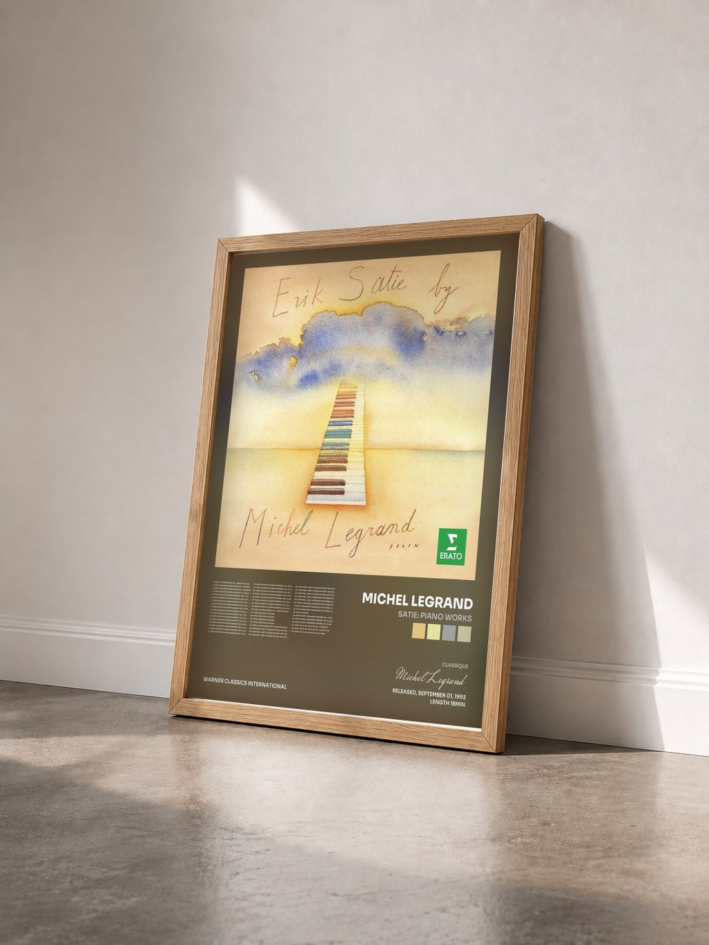 #bois Tableau de l'album Satie: Piano Works de Michel Legrand vu de trois quarts, cadre en bois brut