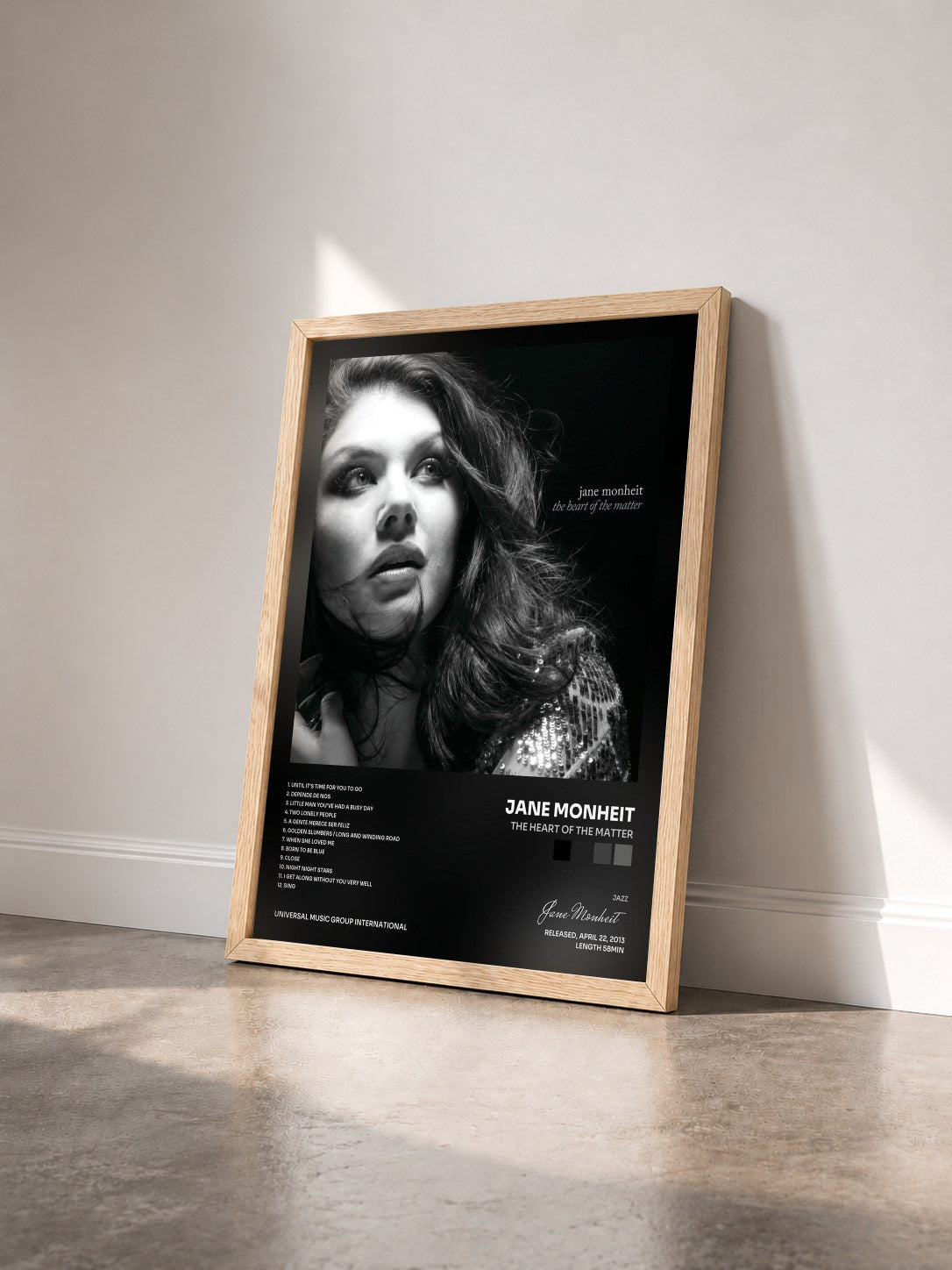 #bois Tableau de l'album The Heart Of The Matter de Jane Monheit vu de trois quarts, cadre en bois brut