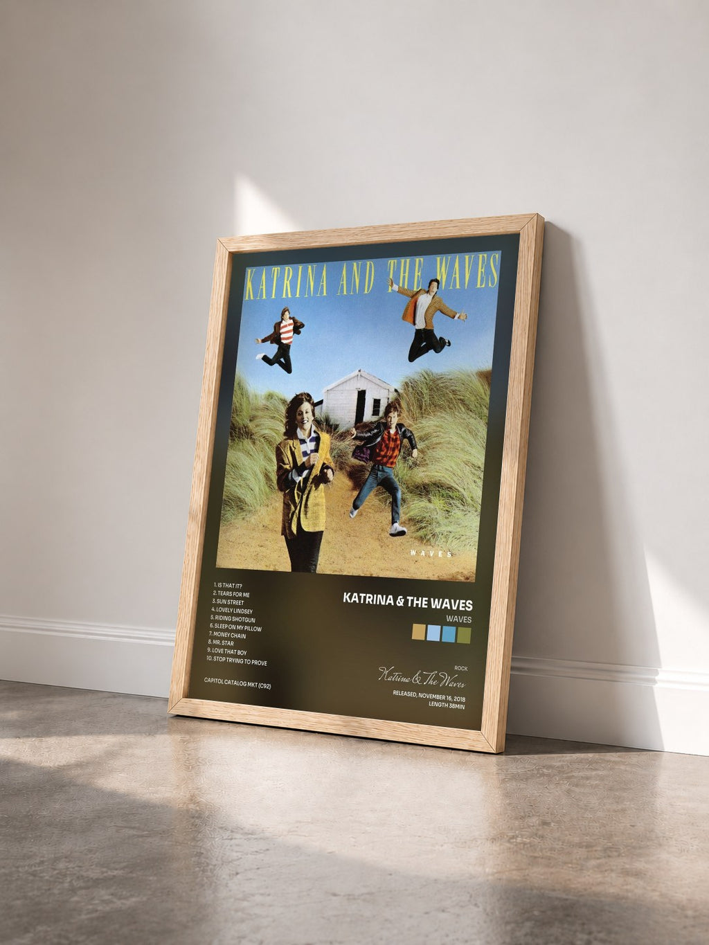 #bois Tableau de l'album Waves de Katrina & The Waves vu de trois quarts, cadre en bois brut