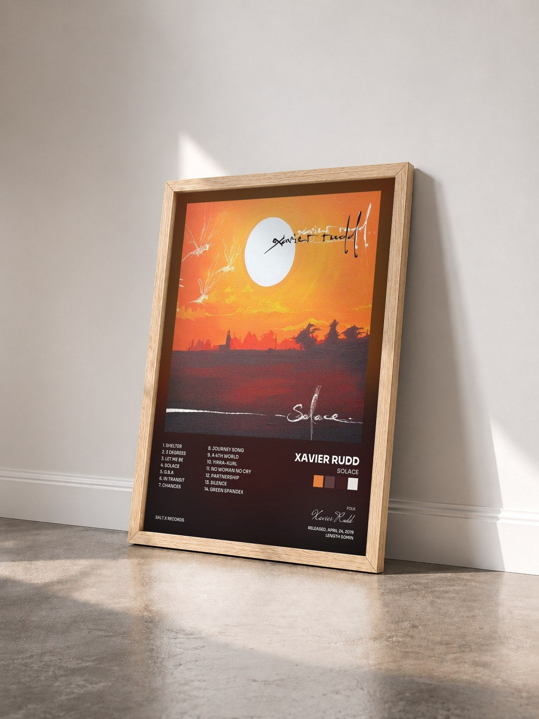 #bois Tableau de l'album Solace de Xavier Rudd vu de trois quarts, cadre en bois brut