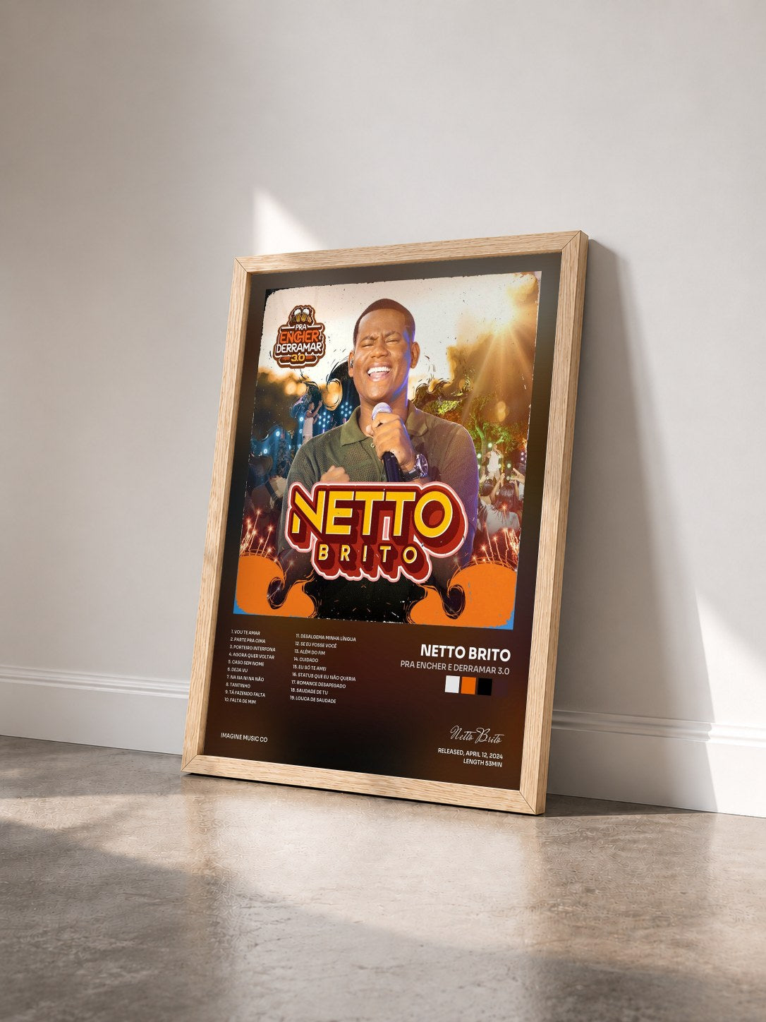 #bois Tableau de l'album Pra Encher e Derramar 3.0 de Netto Brito vu de trois quarts, cadre en bois brut